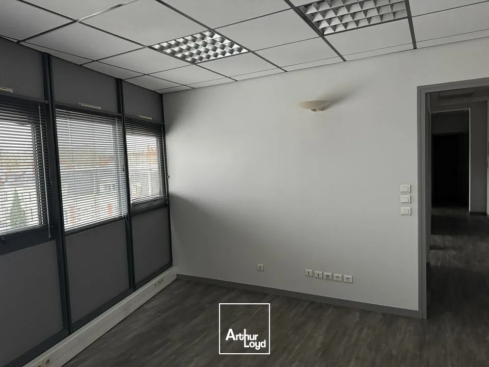 TOURS HYPER CENTRE JEAN JAURES - A VENDRE BUREAUX DE 77 M² 2 PARKINGS