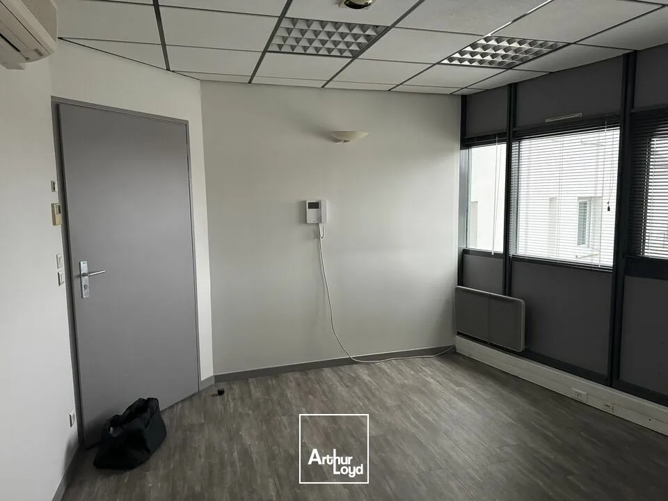 TOURS HYPER CENTRE JEAN JAURES - A VENDRE BUREAUX DE 77 M² 2 PARKINGS