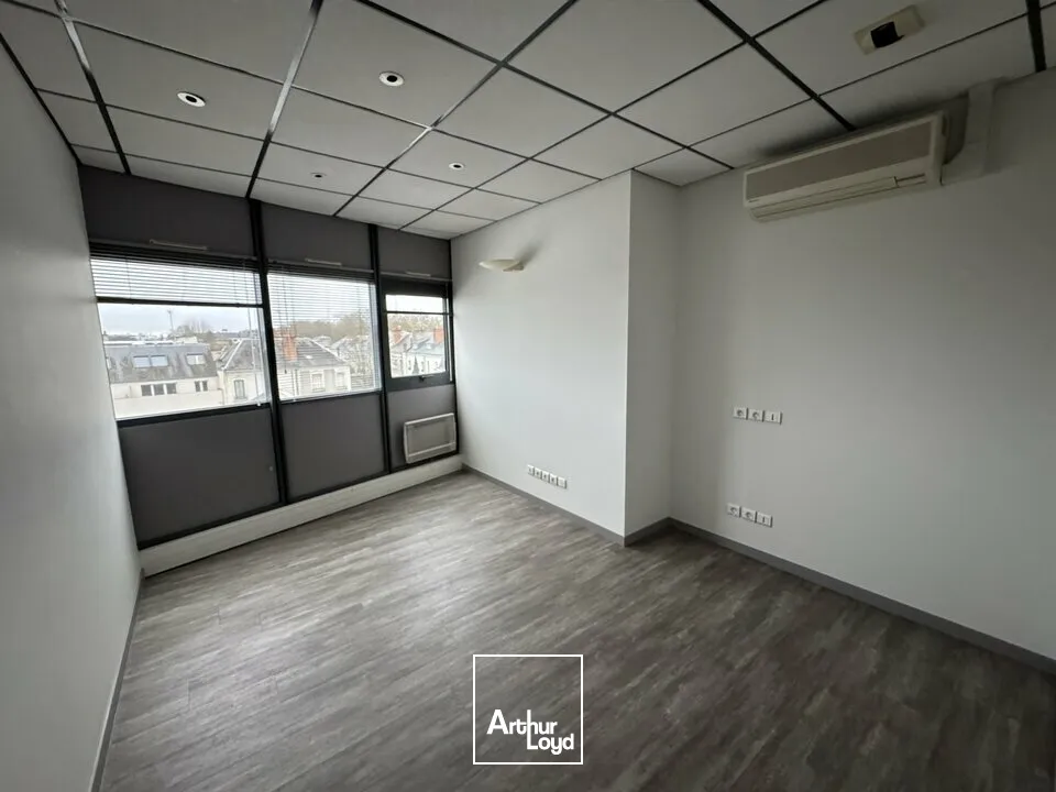 TOURS HYPER CENTRE JEAN JAURES - A VENDRE BUREAUX DE 77 M² 2 PARKINGS