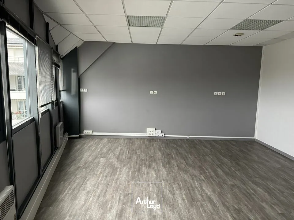 TOURS HYPER CENTRE JEAN JAURES - A VENDRE BUREAUX DE 77 M² 2 PARKINGS