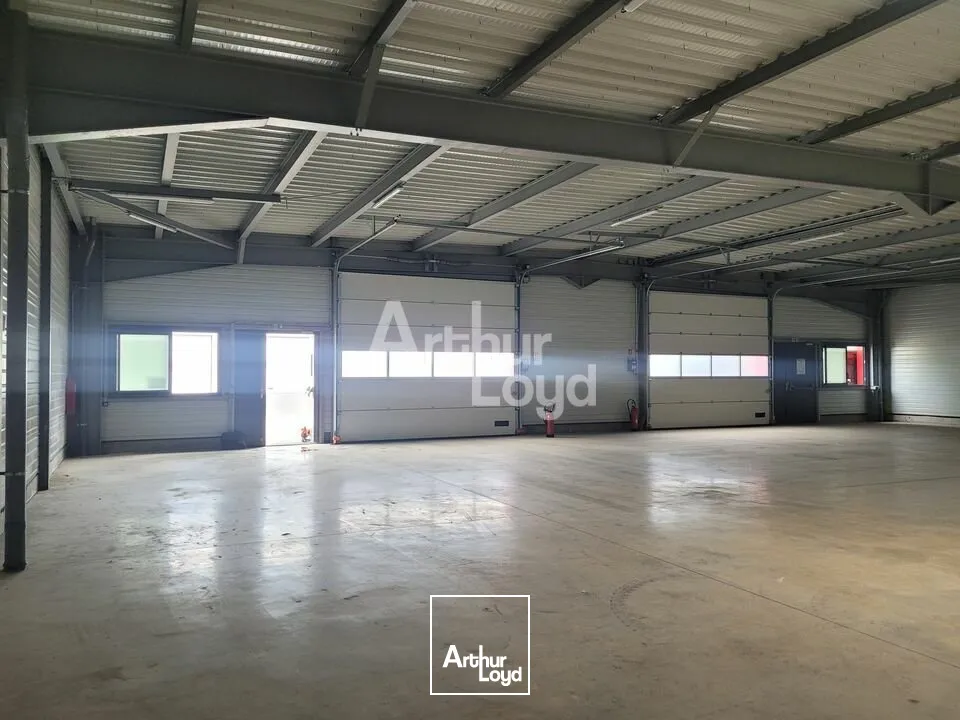 A VENDRE - Local d'activité de 566 m² + 118m2 de bureaux - Secteur Alpespace