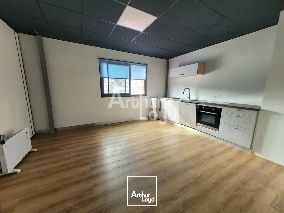 A VENDRE - Local d'activité de 566 m² + 118m2 de bureaux - Secteur Alpespace