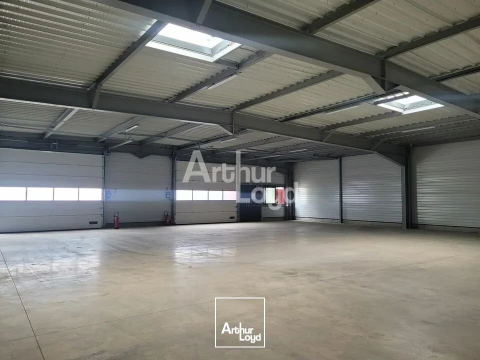 A VENDRE - Local d'activité de 566 m² + 118m2 de bureaux - Secteur Alpespace