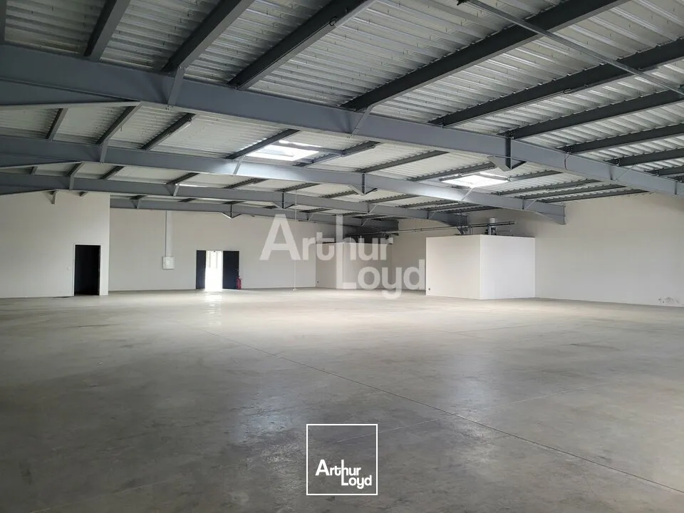 A VENDRE - Local d'activité de 566 m² + 118m2 de bureaux - Secteur Alpespace