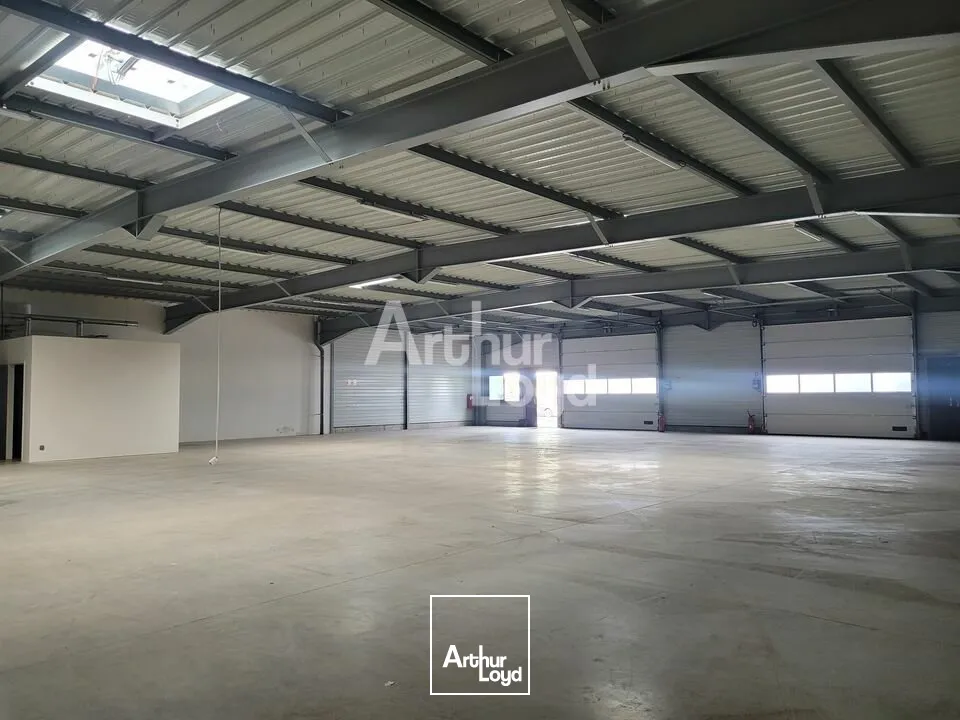 A VENDRE - Local d'activité de 566 m² + 118m2 de bureaux - Secteur Alpespace