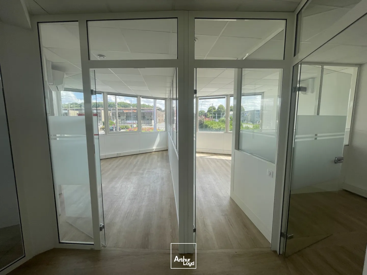 164 m2 de Bureaux à louer - Chaumontel proche gare 