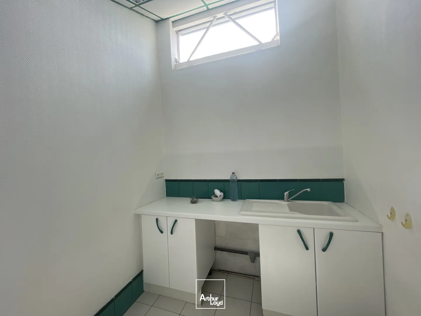 164 m2 de Bureaux à louer - Chaumontel proche gare 