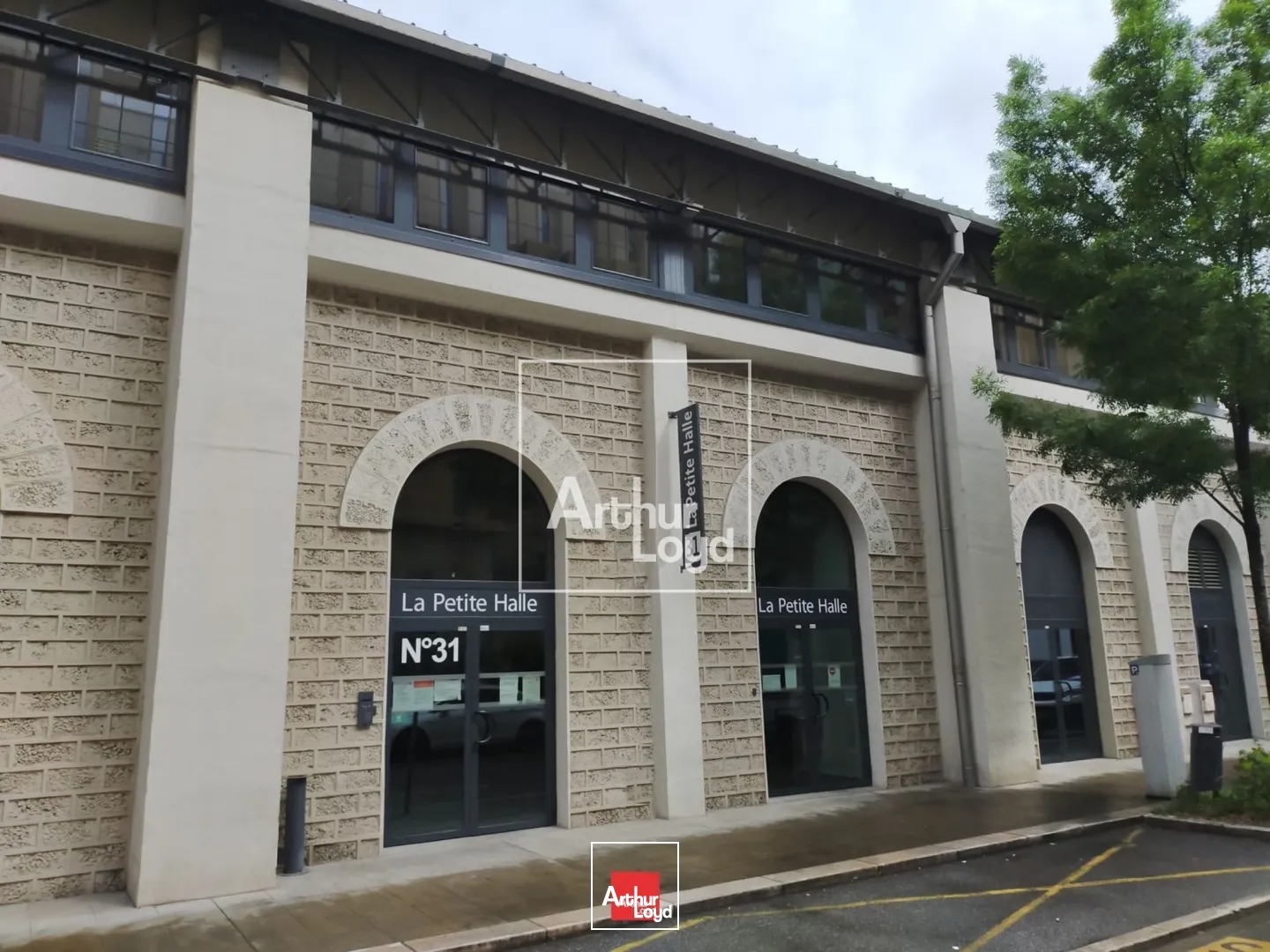 BUREAUX A LOUER GRENOBLE BOUCHAYET VIALLET DANS UN IMMEUBLE SECURISE 