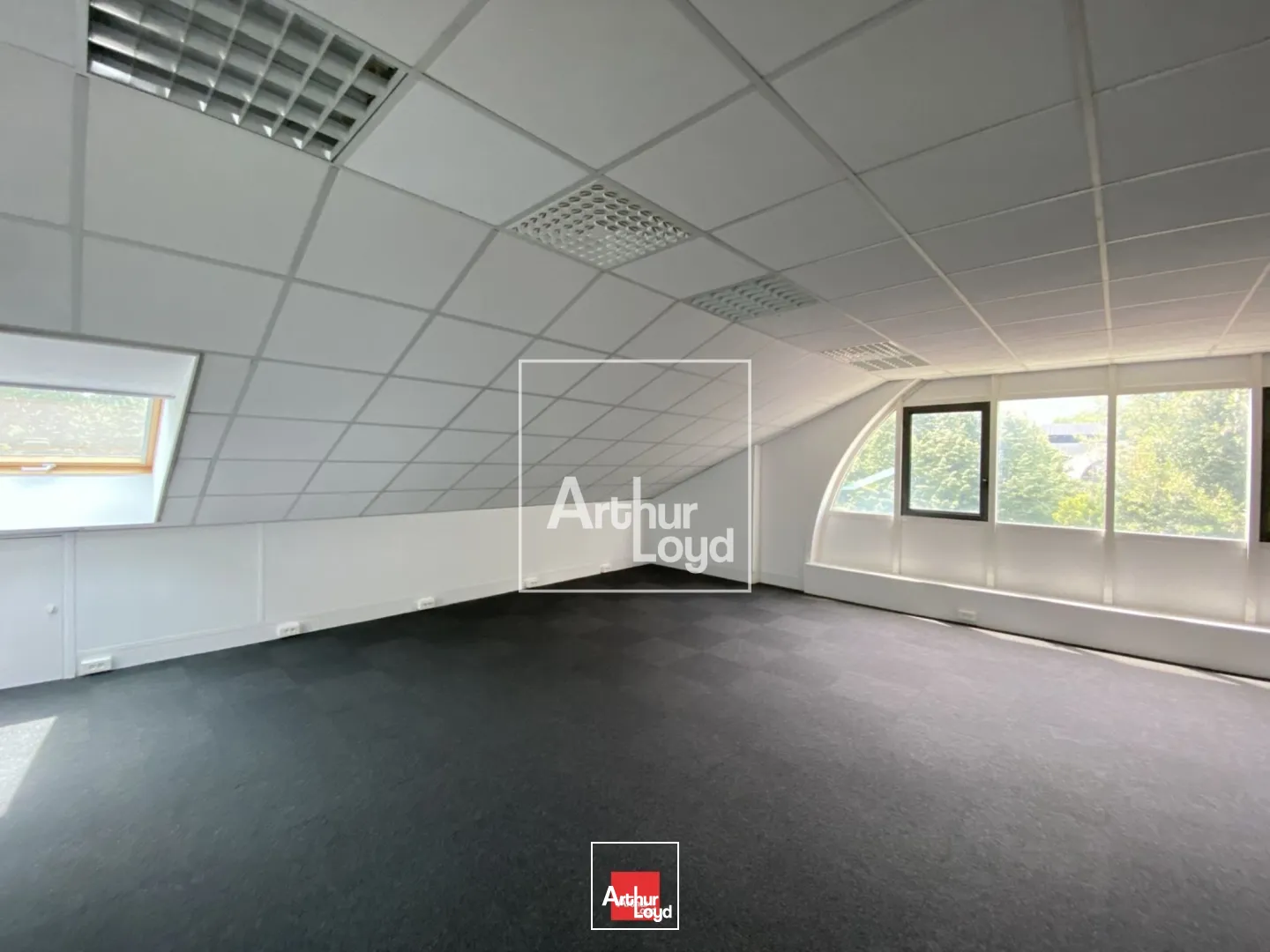 A LOUER BUREAUX EYBENS PARC ARBORE PROCHE TRAM ET COMMODITES