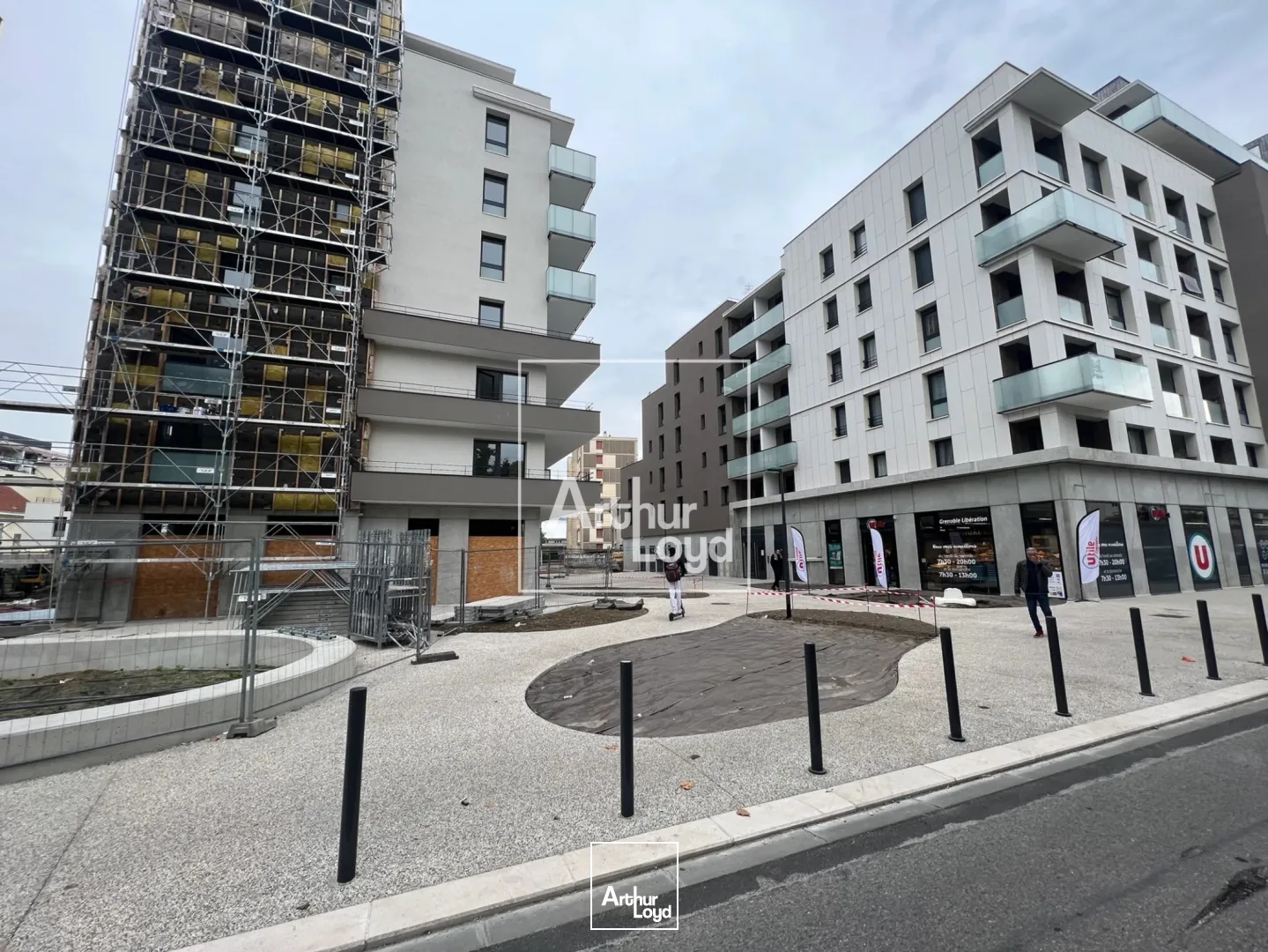 Locaux commerciaux - Location - GRENOBLE - 38100 - 76-300 - 7587446