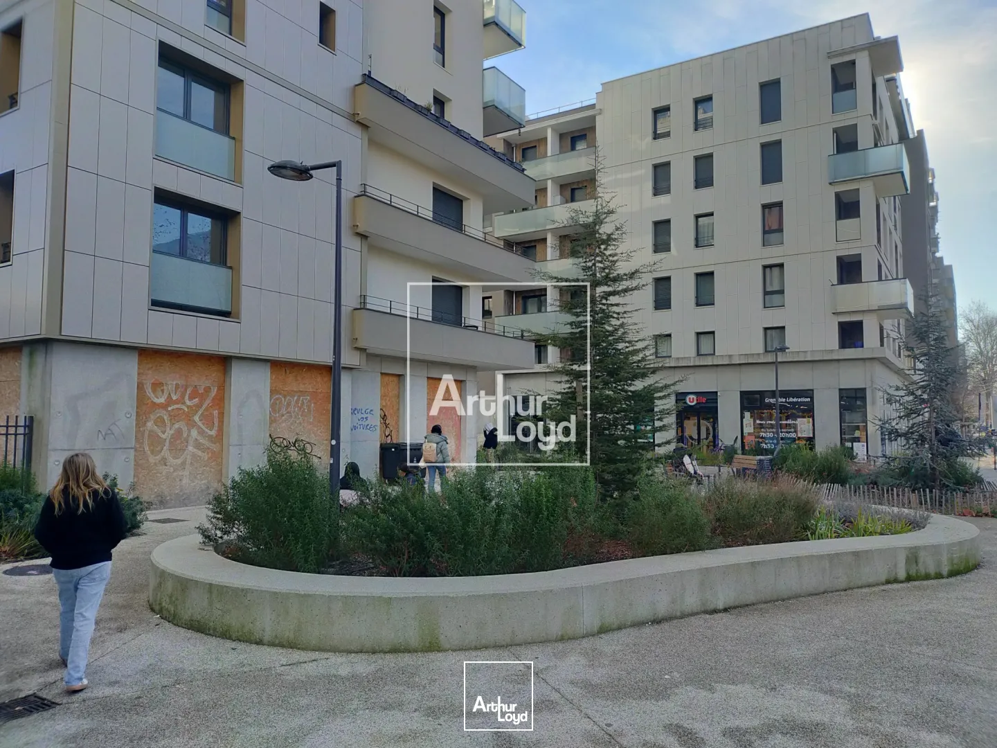 Locaux commerciaux - Location - GRENOBLE - 38100 - 76-300 - 7587445