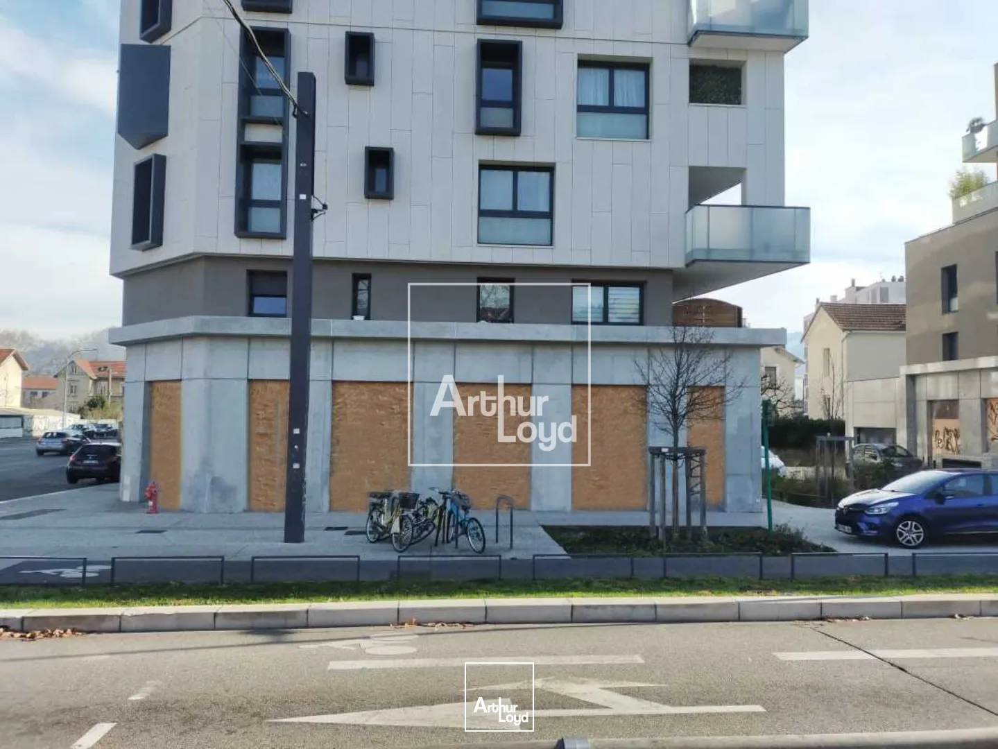 Locaux commerciaux - Location - GRENOBLE - 38100 - 83-83 - 7588017