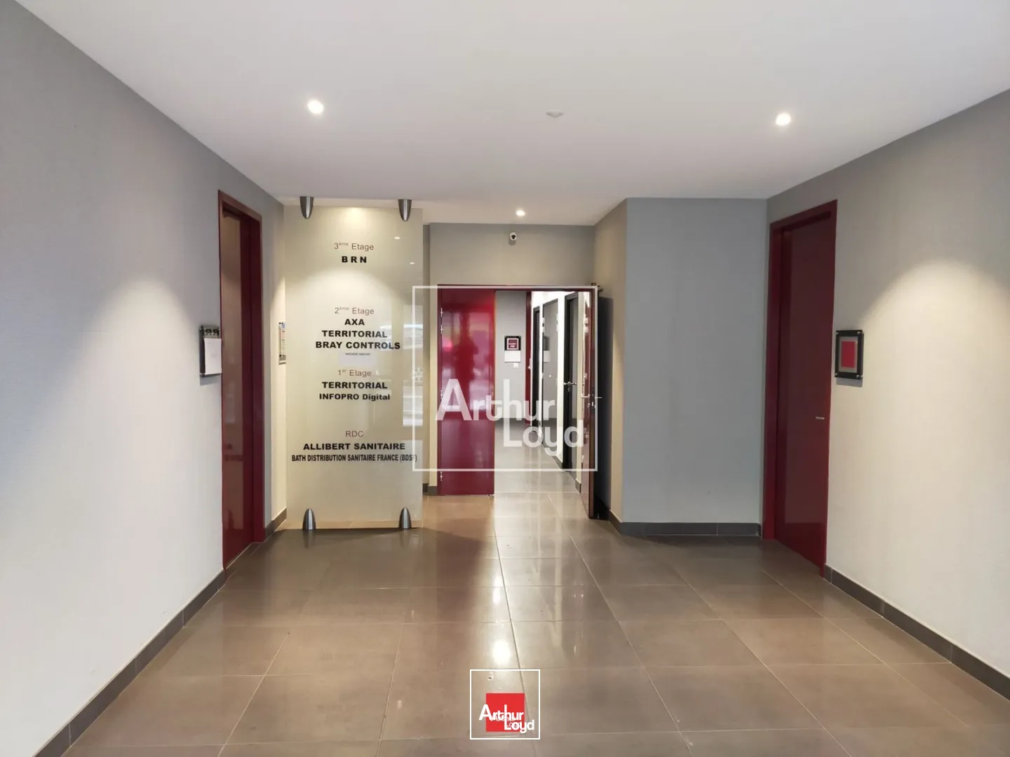 bureau a louer VOIRON parvis 3 avec parking 106m²