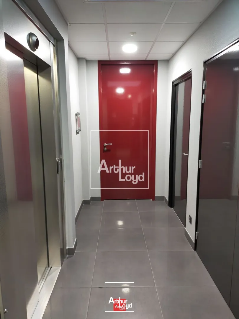 bureau a louer VOIRON parvis 3 avec parking 106m²