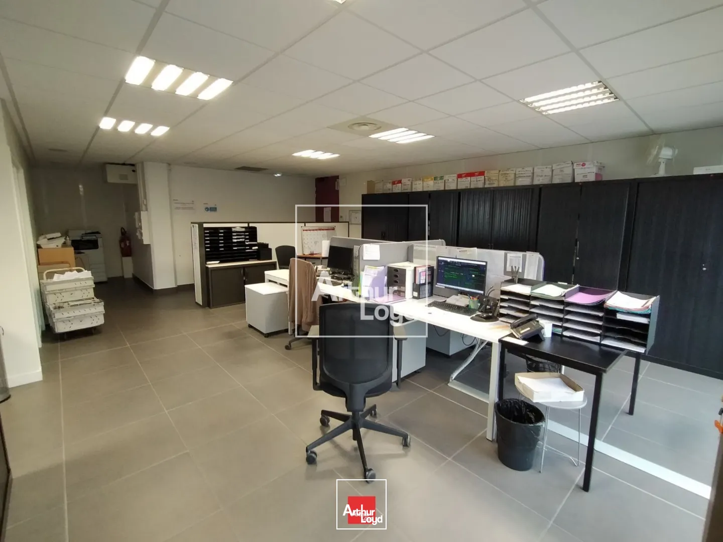 bureau a louer VOIRON parvis 3 avec parking 106m²