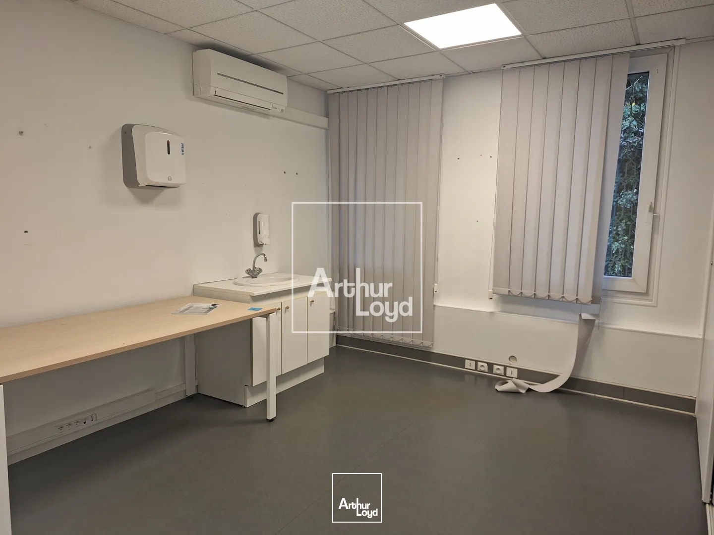 Bureaux - Vente - SAINT EGREVE - 38120 - 768-768 - 7588133