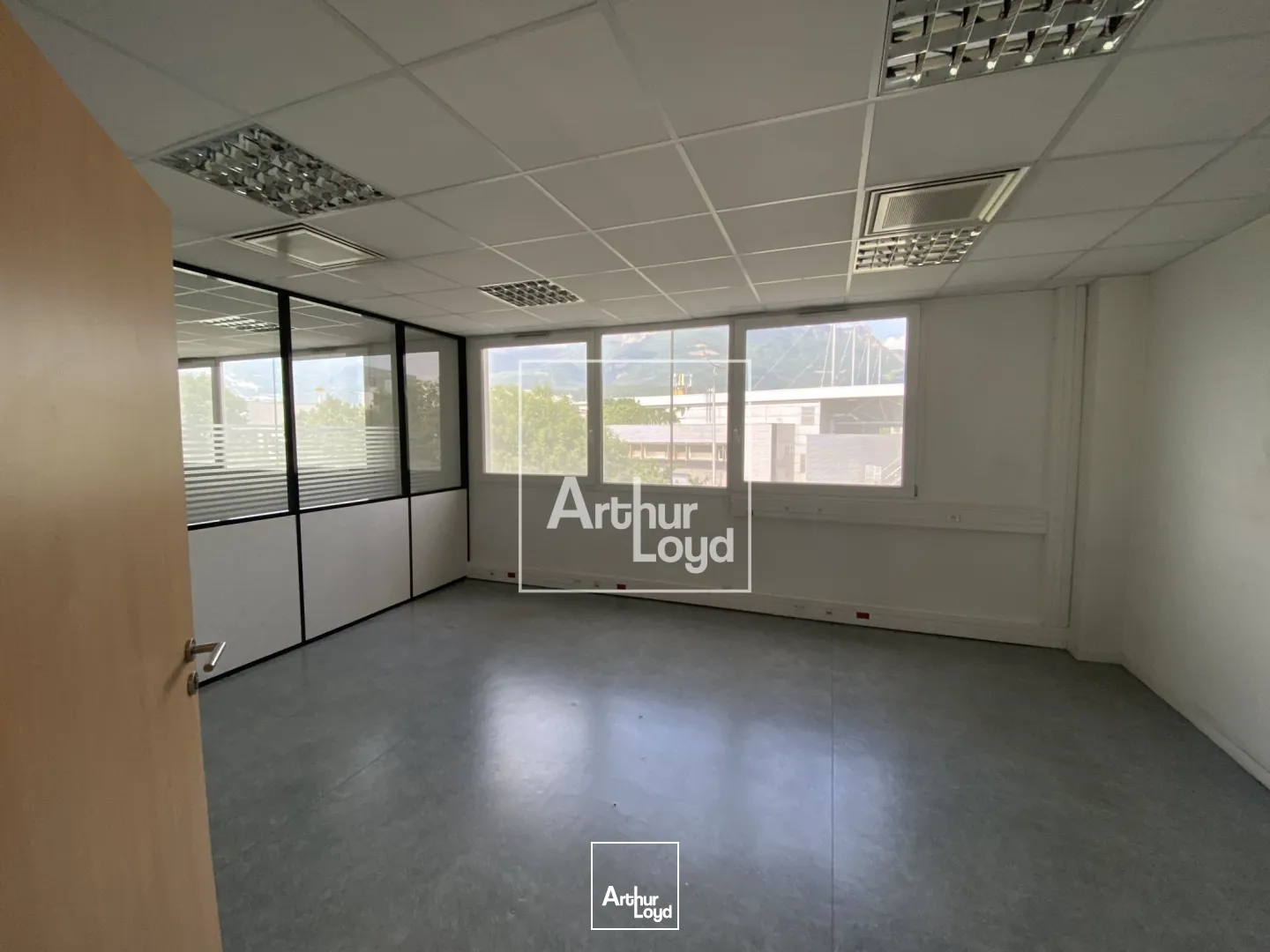 Bureaux - Location - ECHIROLLES - 38130 - 332.93-332.93 - 7588169