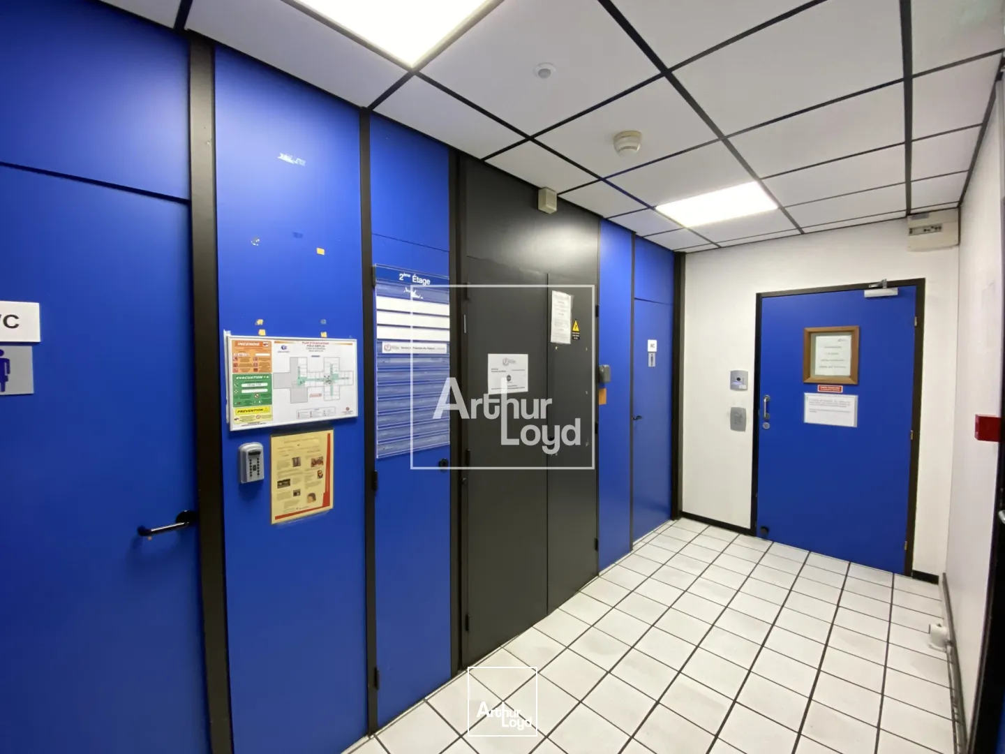 BUREAUX A VENDRE A MEYLAN 475M² AVEC PARKINGS