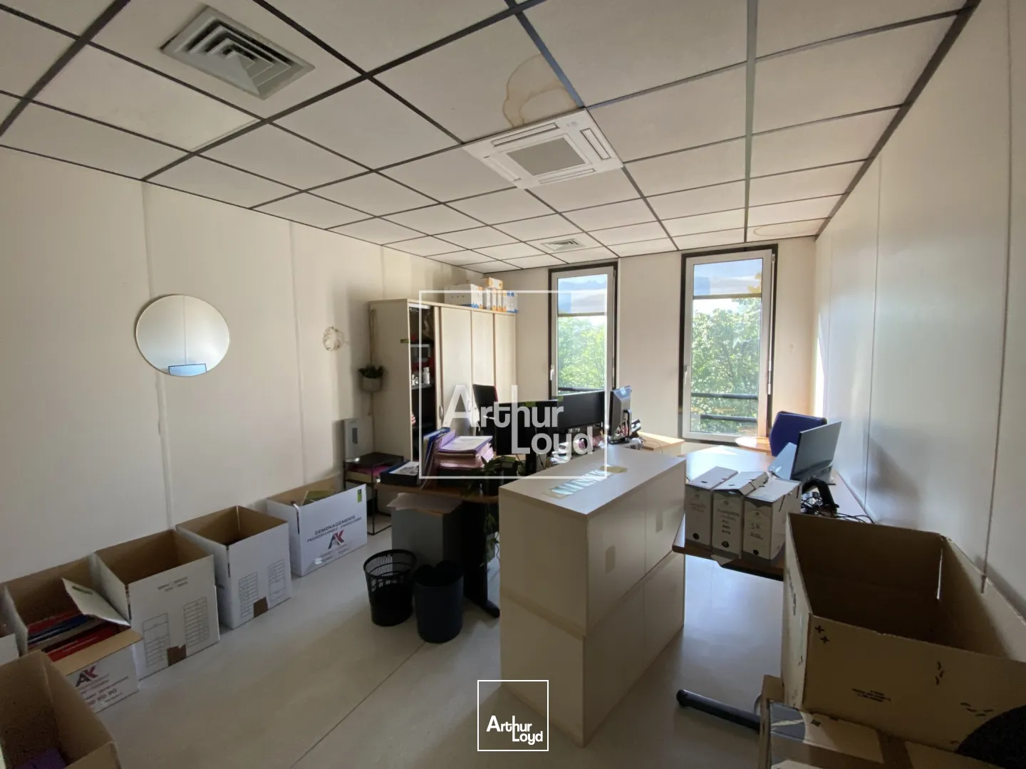 BUREAUX A VENDRE A MEYLAN 475M² AVEC PARKINGS