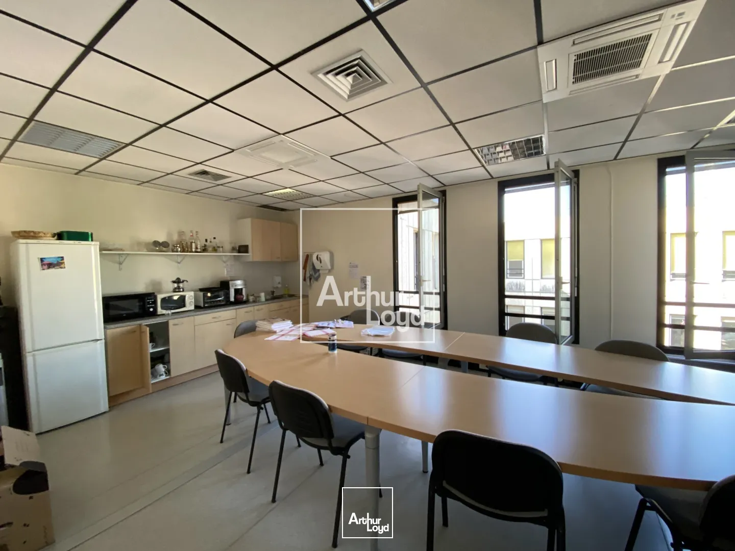 BUREAUX A VENDRE A MEYLAN 475M² AVEC PARKINGS