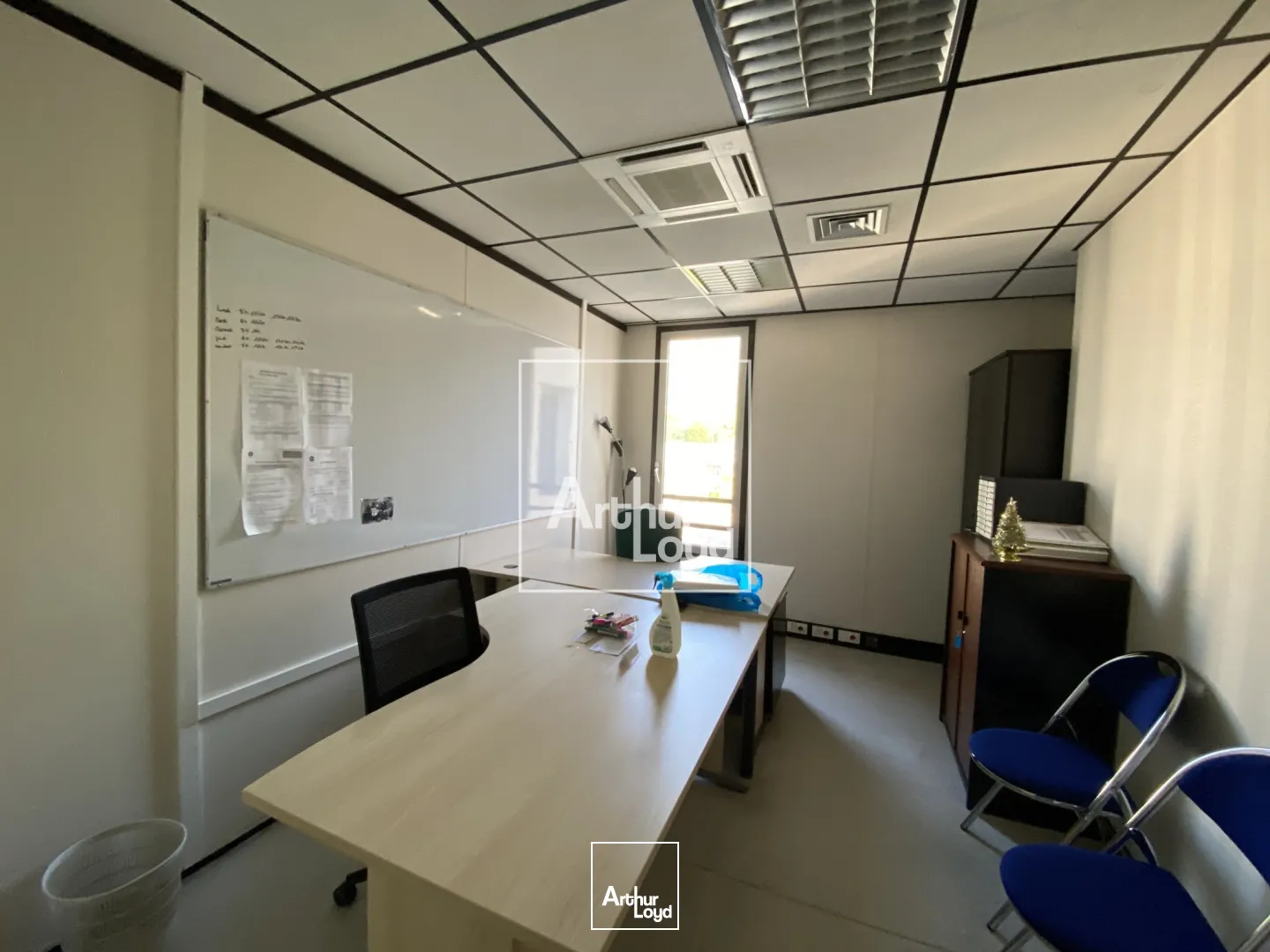 BUREAUX A VENDRE A MEYLAN 475M² AVEC PARKINGS