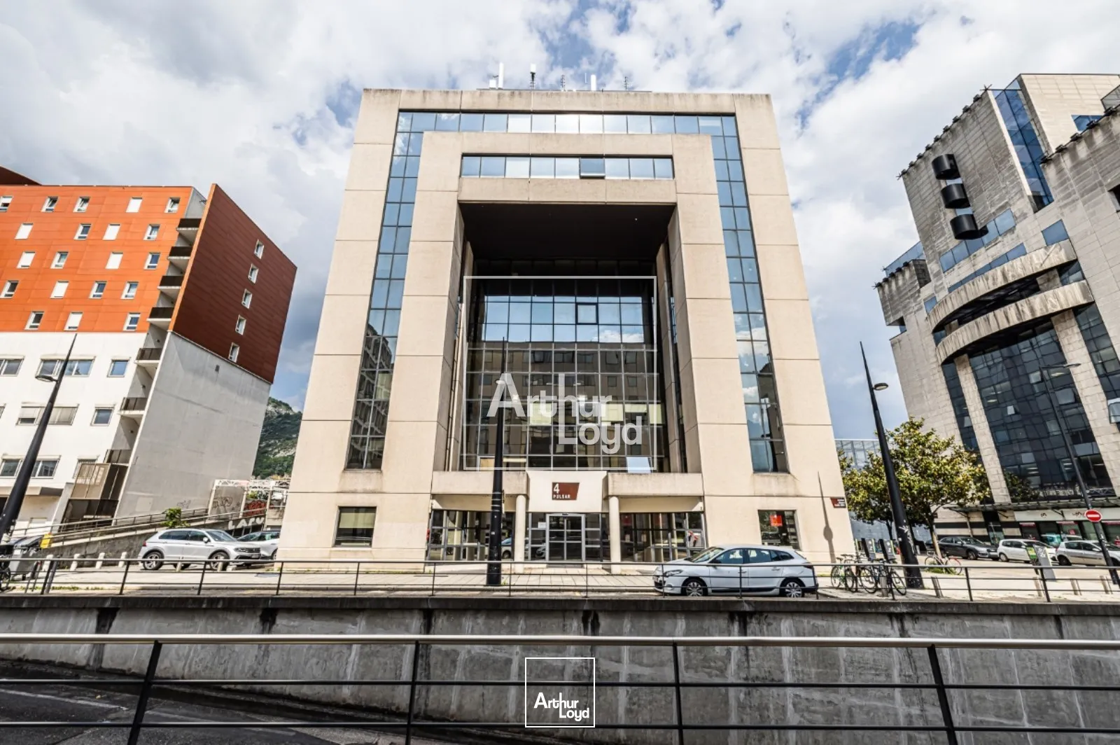 A LOUER BUREAUX 2 LOTS de 50M² en RDC SECTEUR EUROPOLE GARE GRENOBLE