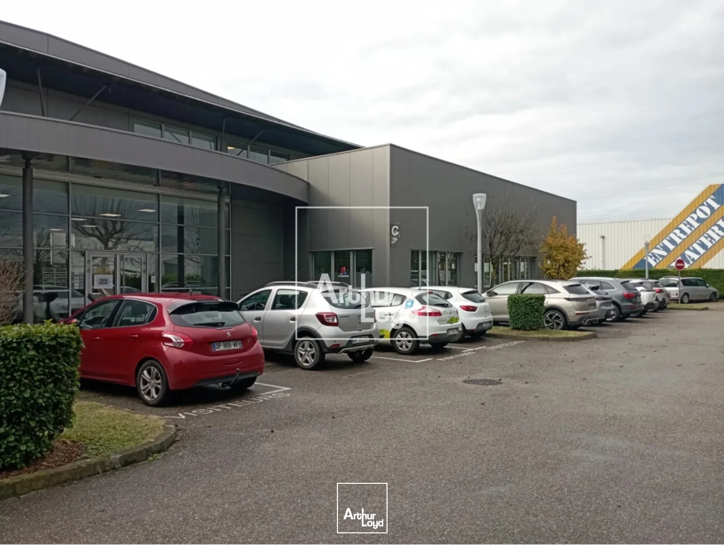 BUREAU DE 19M² A LOUER DANS UN IMMEUBLE TERTIAIRE CENTR'ALP MOIRANS