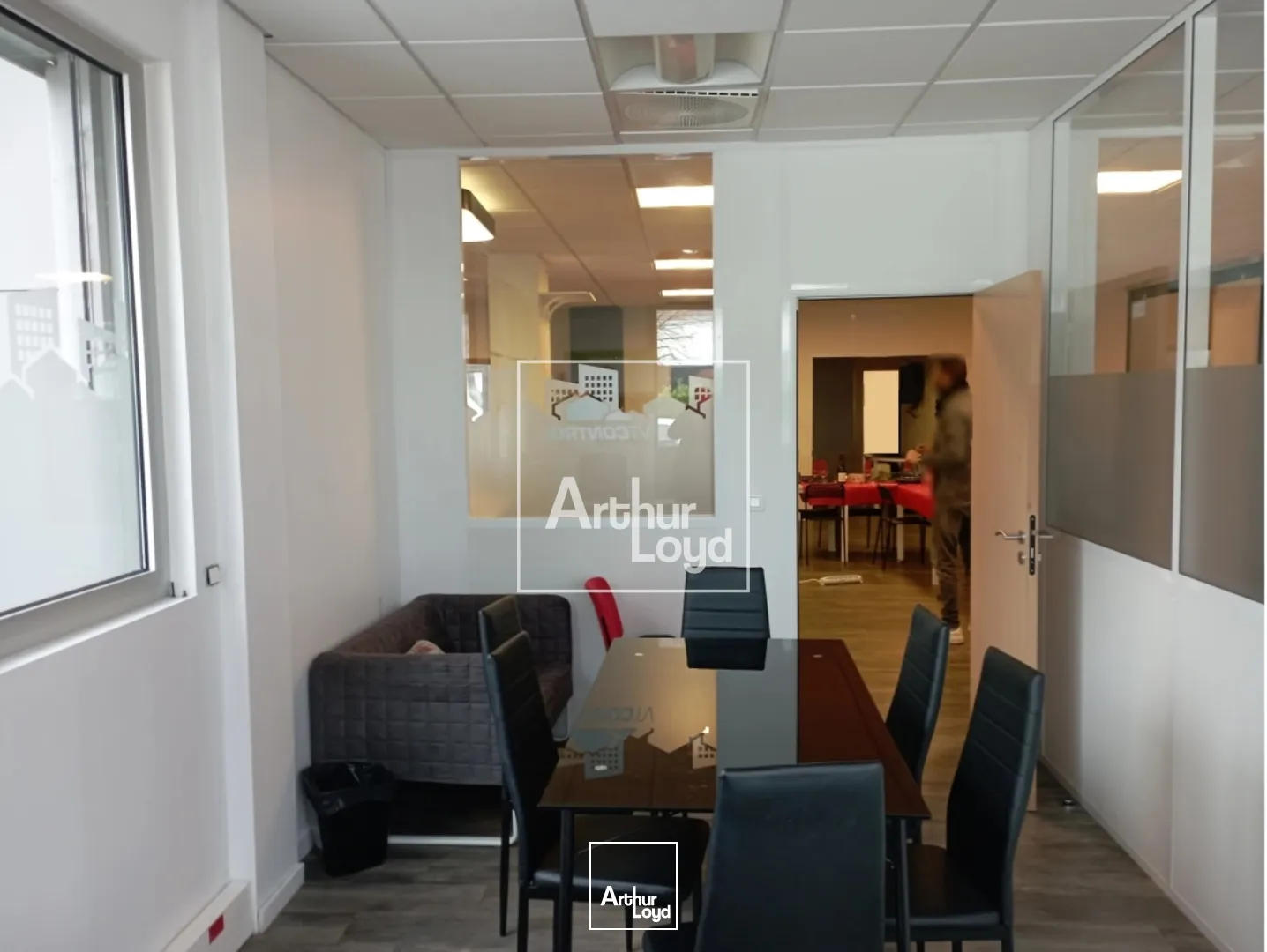 BUREAU DE 19M² A LOUER DANS UN IMMEUBLE TERTIAIRE CENTR'ALP MOIRANS