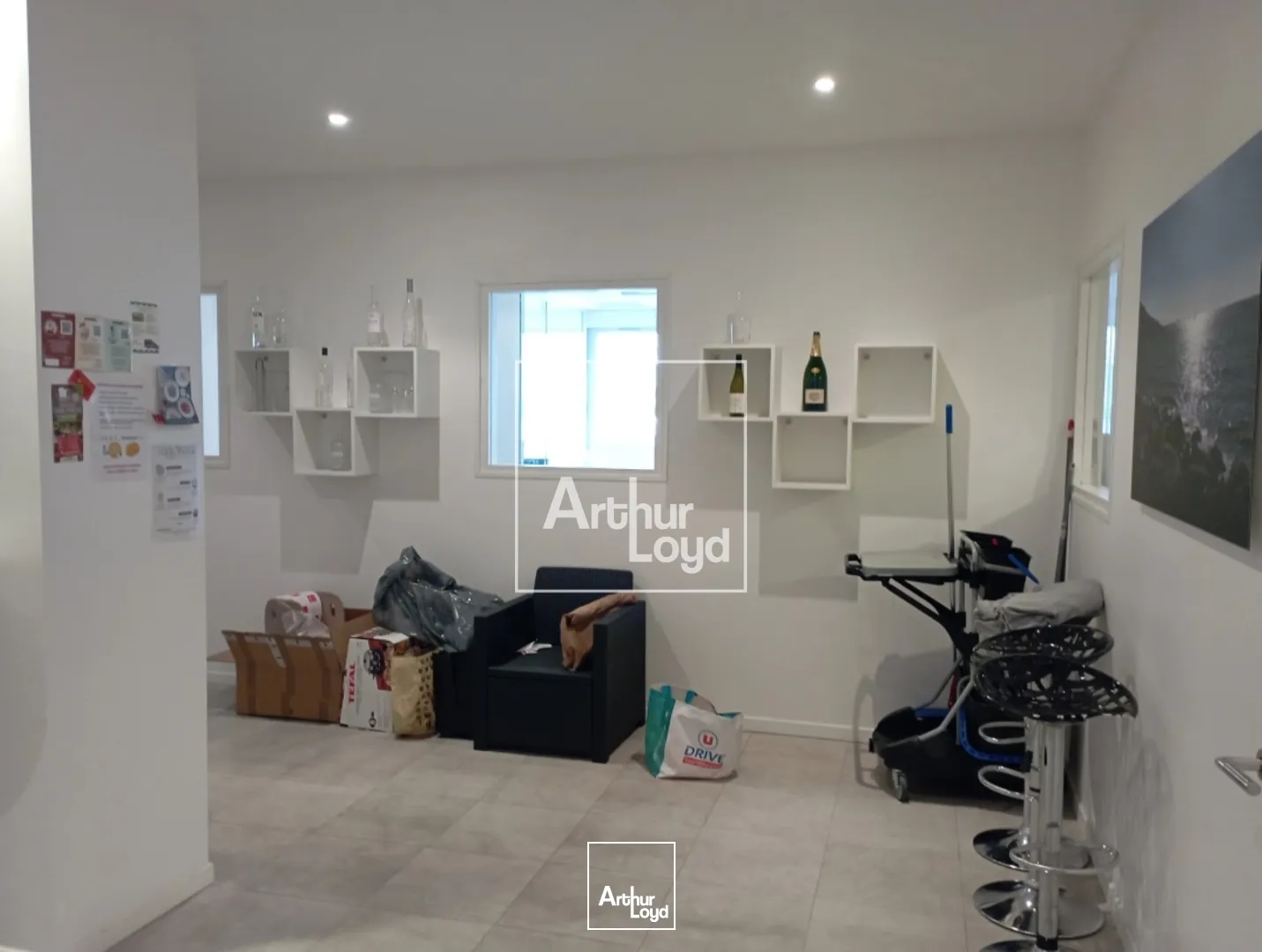 BUREAU DE 19M² A LOUER DANS UN IMMEUBLE TERTIAIRE CENTR'ALP MOIRANS