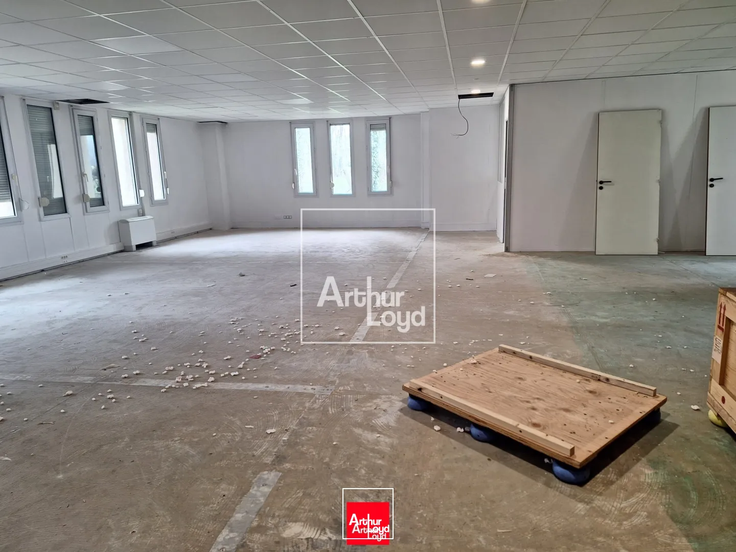 DEUX BUREAUX A LOUER VEUREY VOROIZE - 157 m² et 340 m²