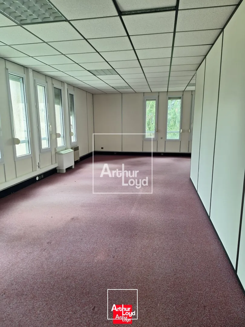 DEUX BUREAUX A LOUER VEUREY VOROIZE - 157 m² et 340 m²