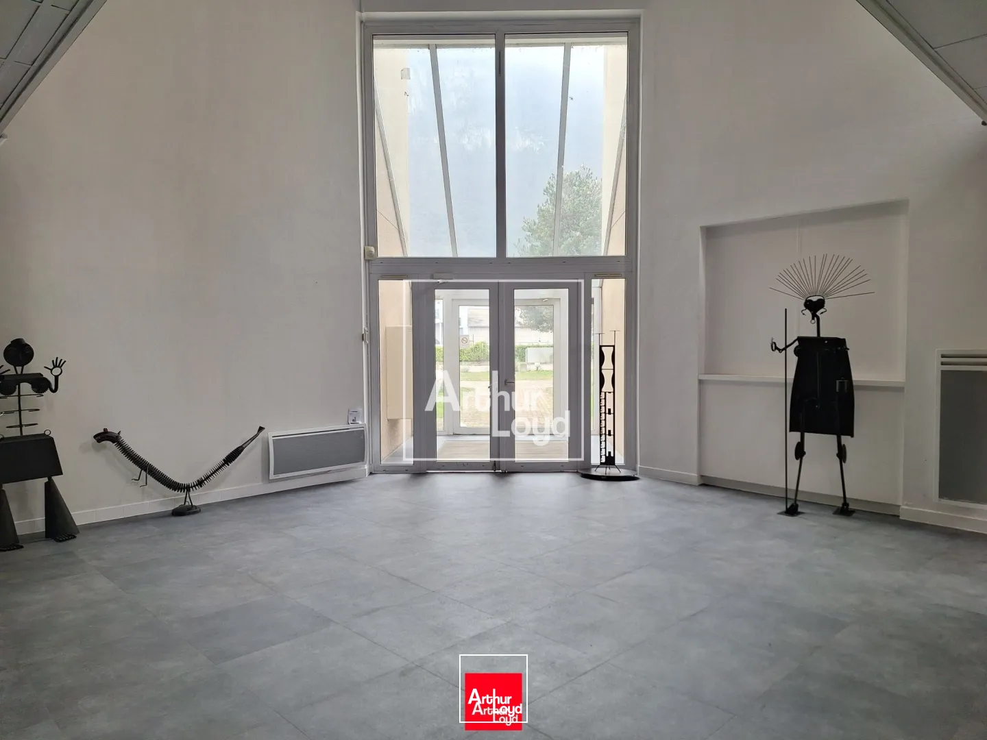 DEUX BUREAUX A LOUER VEUREY VOROIZE - 157 m² et 340 m²