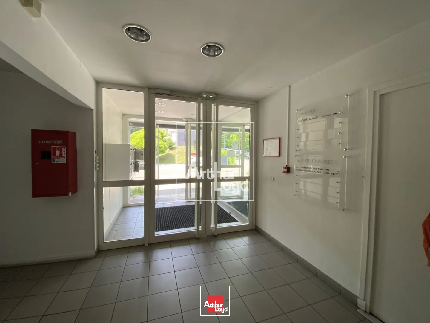 BUREAUX A LOUER 900m² - SECTEUR MAUPRETUIS A MEYLAN