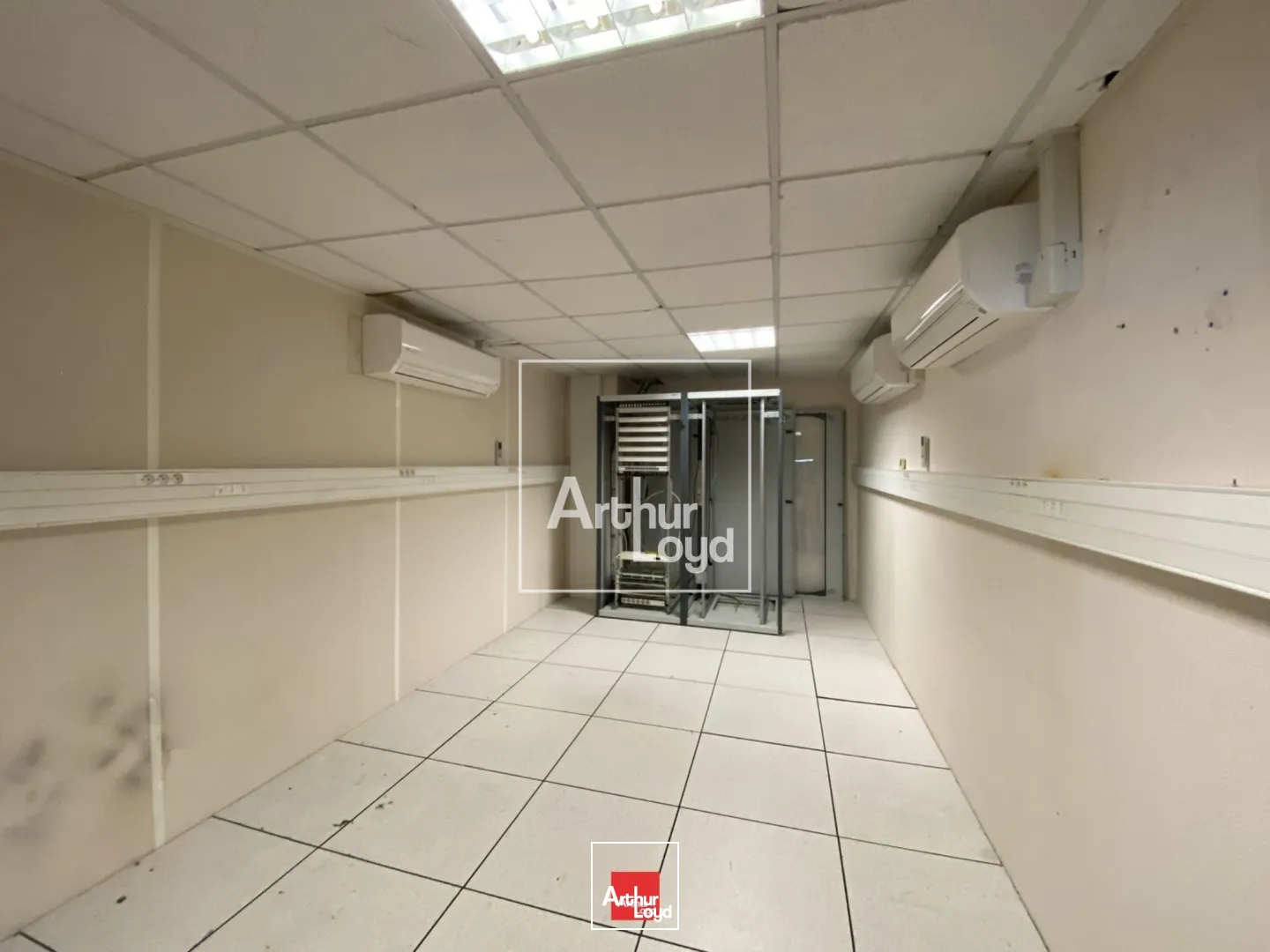 BUREAUX A LOUER 900m² - SECTEUR MAUPRETUIS A MEYLAN