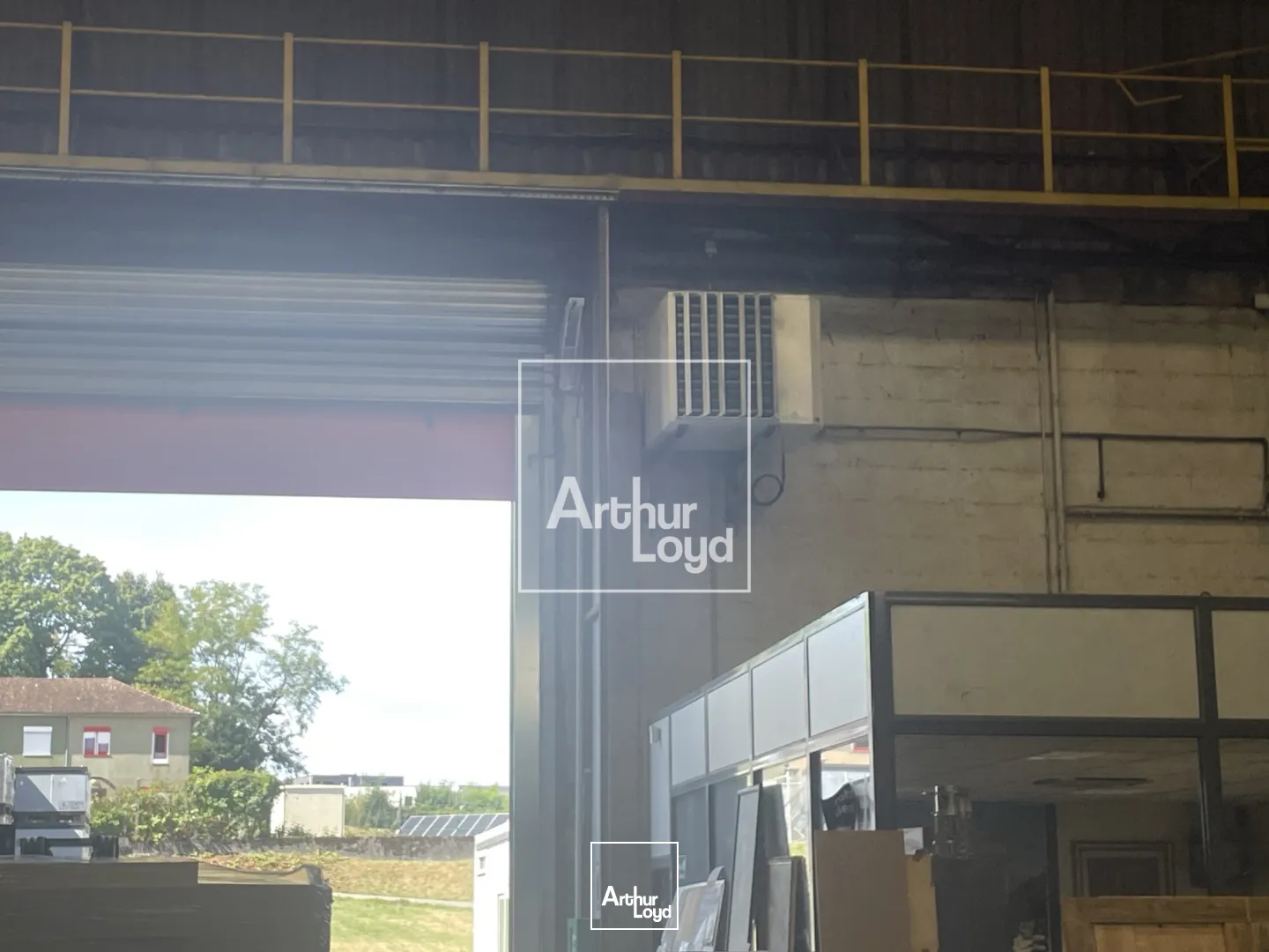 A louer,, à vendre, entrepôt 3220 m2 BRIGNOUD