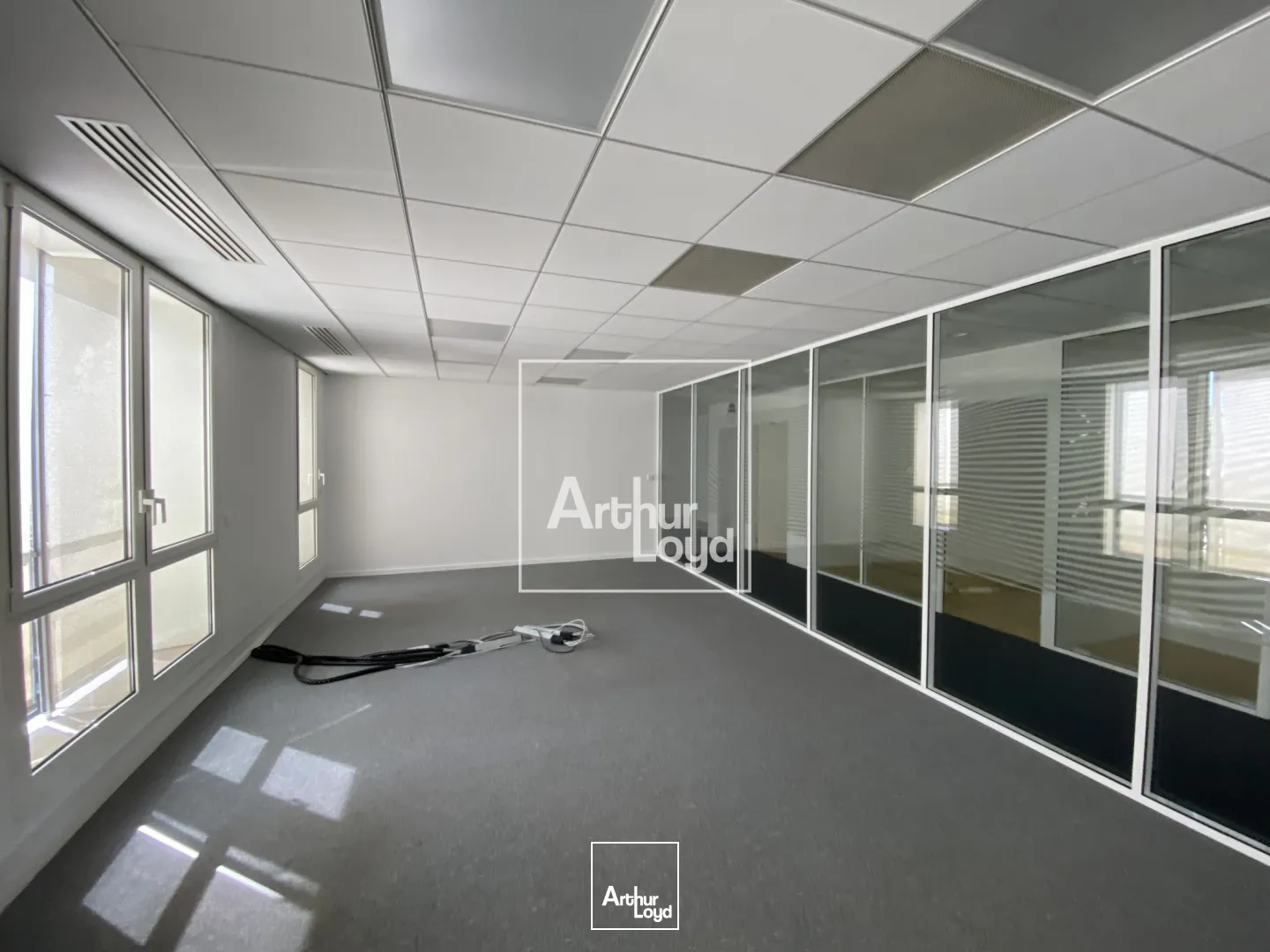 2 BUREAUX A LOUER DE 334 M² - SECTEUR PALAIS DE JUSTICE A GRENOBLE 