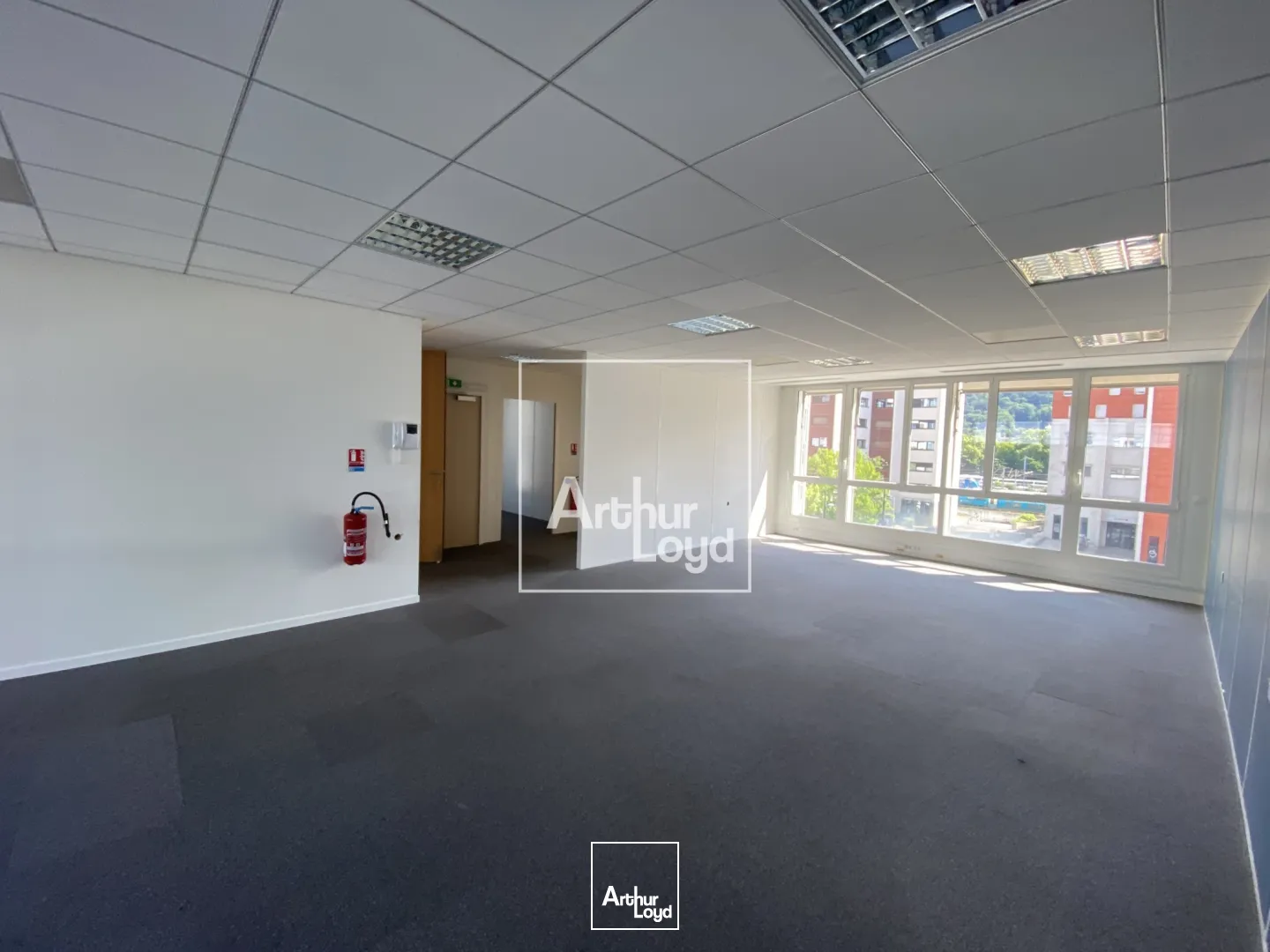 2 BUREAUX A LOUER DE 334 M² - SECTEUR PALAIS DE JUSTICE A GRENOBLE 