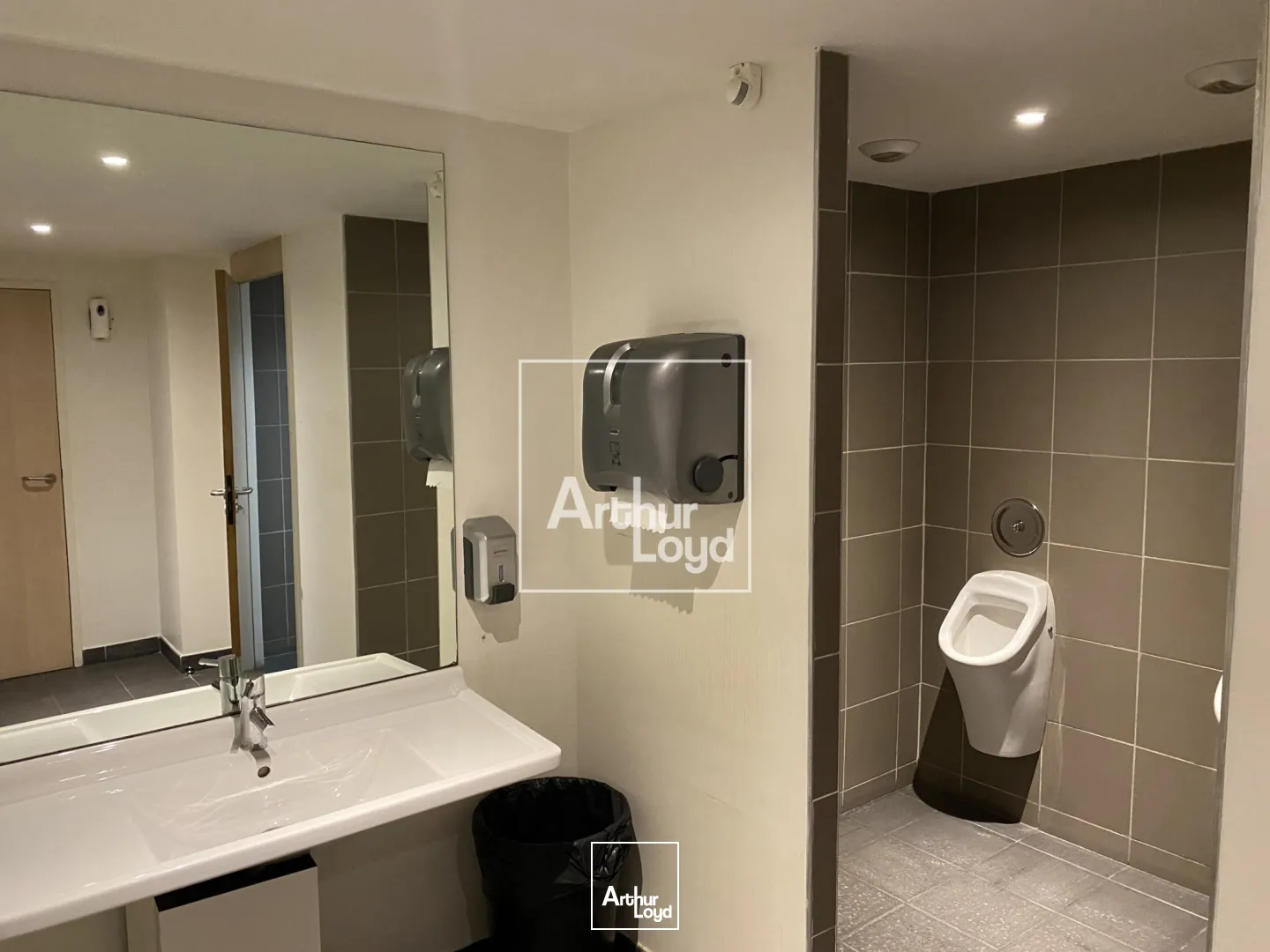 2 BUREAUX A LOUER DE 334 M² - SECTEUR PALAIS DE JUSTICE A GRENOBLE 