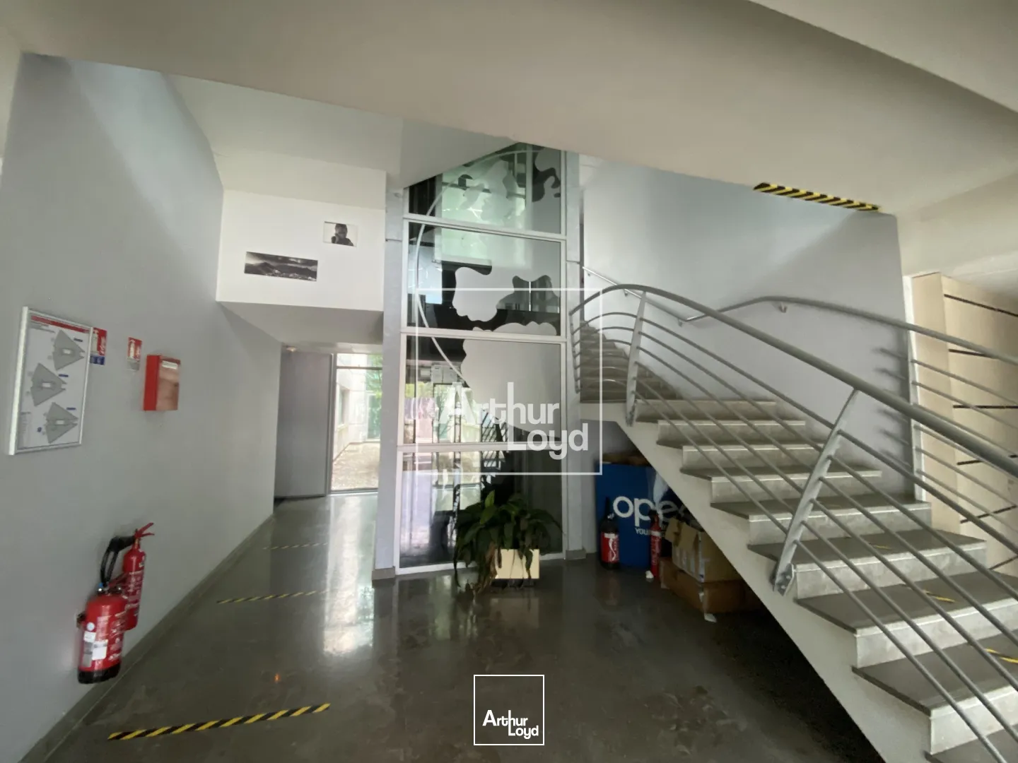 BUREAUX ENTIEREMENT RENOVES - MONTBONNOT