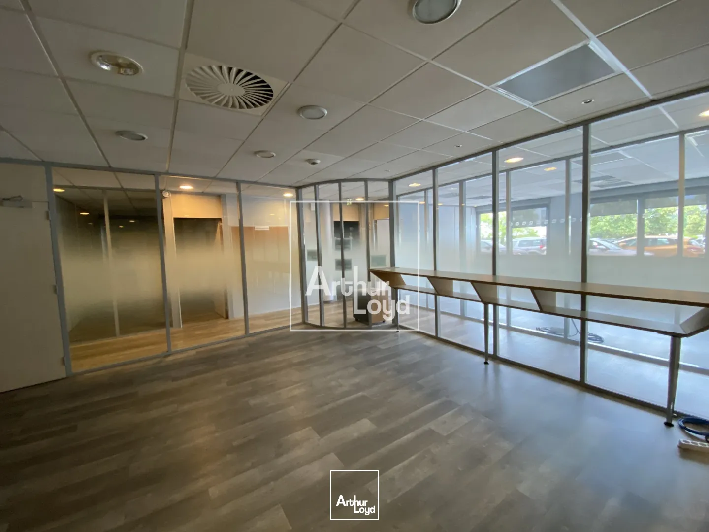 BUREAUX ENTIEREMENT RENOVES - MONTBONNOT