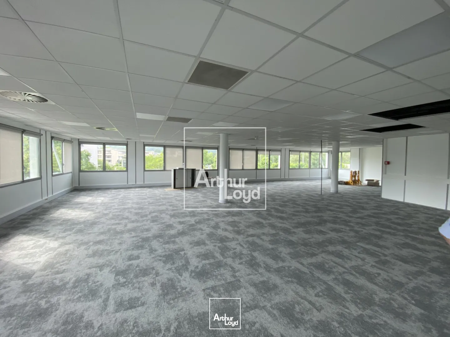 BUREAUX ENTIEREMENT RENOVES - MONTBONNOT