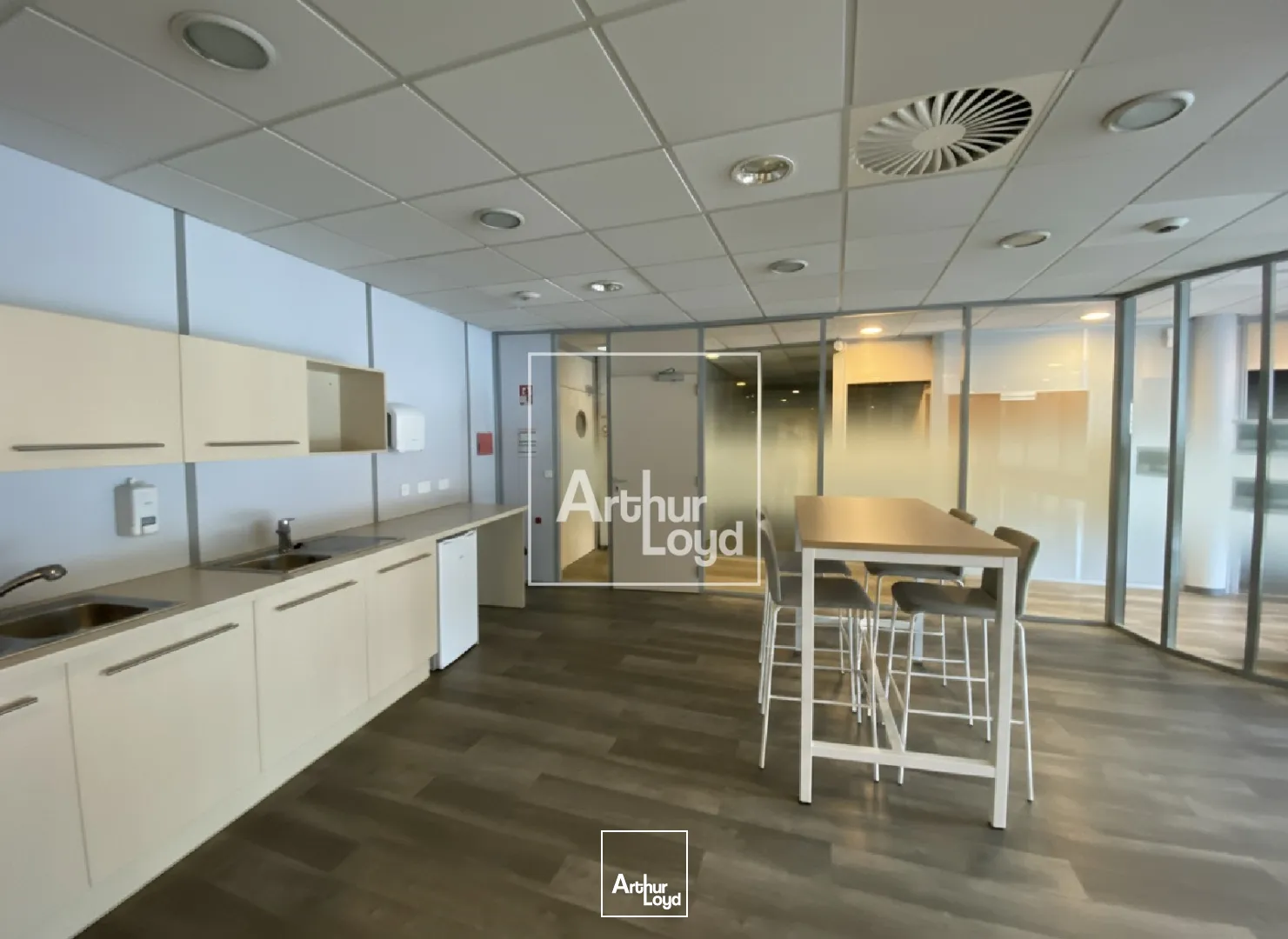 BUREAUX ENTIEREMENT RENOVES - MONTBONNOT