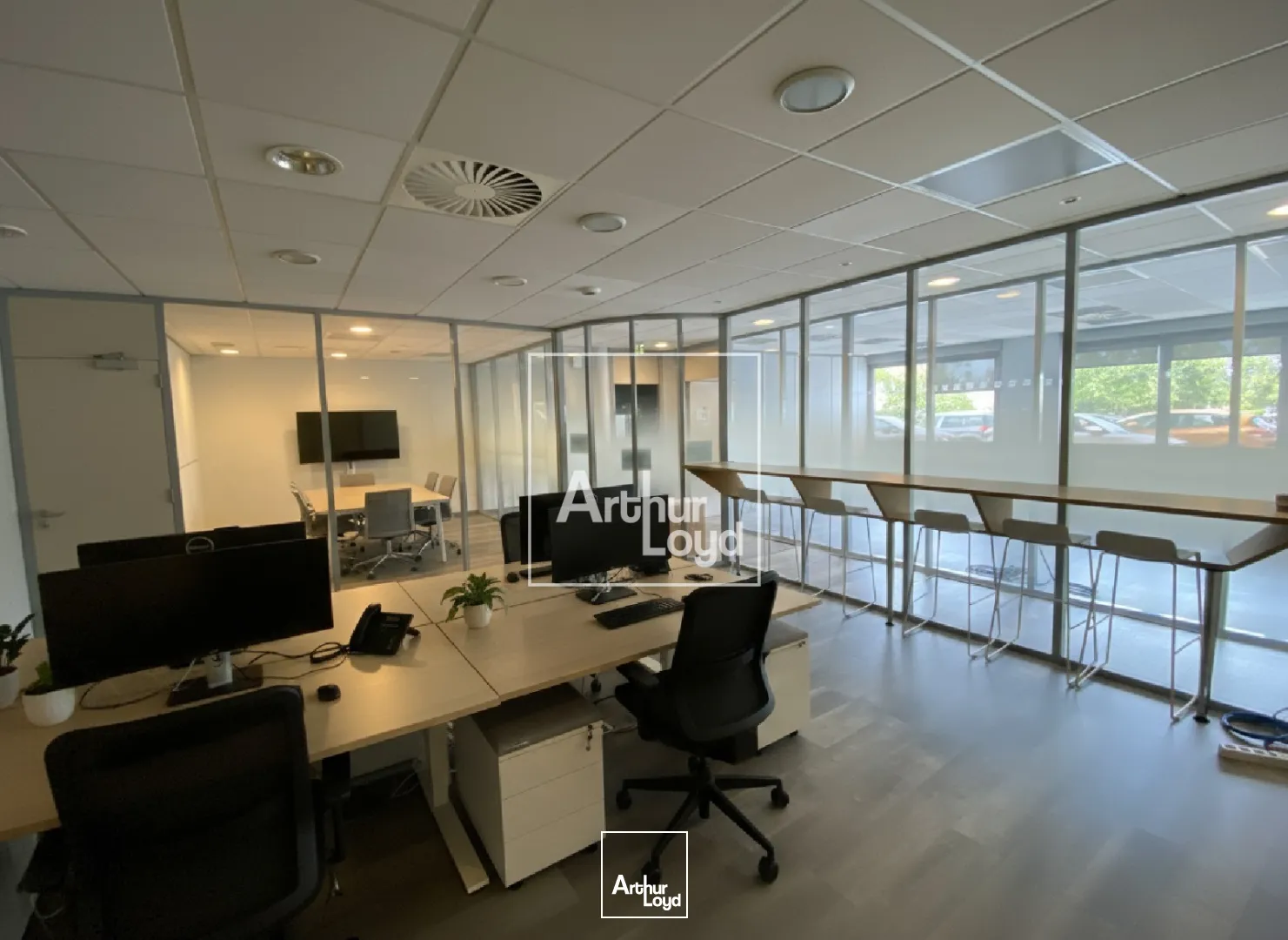 BUREAUX ENTIEREMENT RENOVES - MONTBONNOT