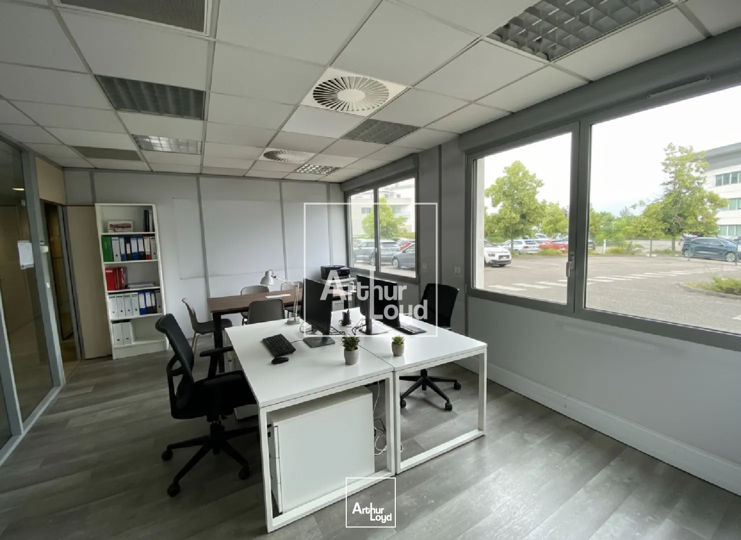 BUREAUX ENTIEREMENT RENOVES - MONTBONNOT