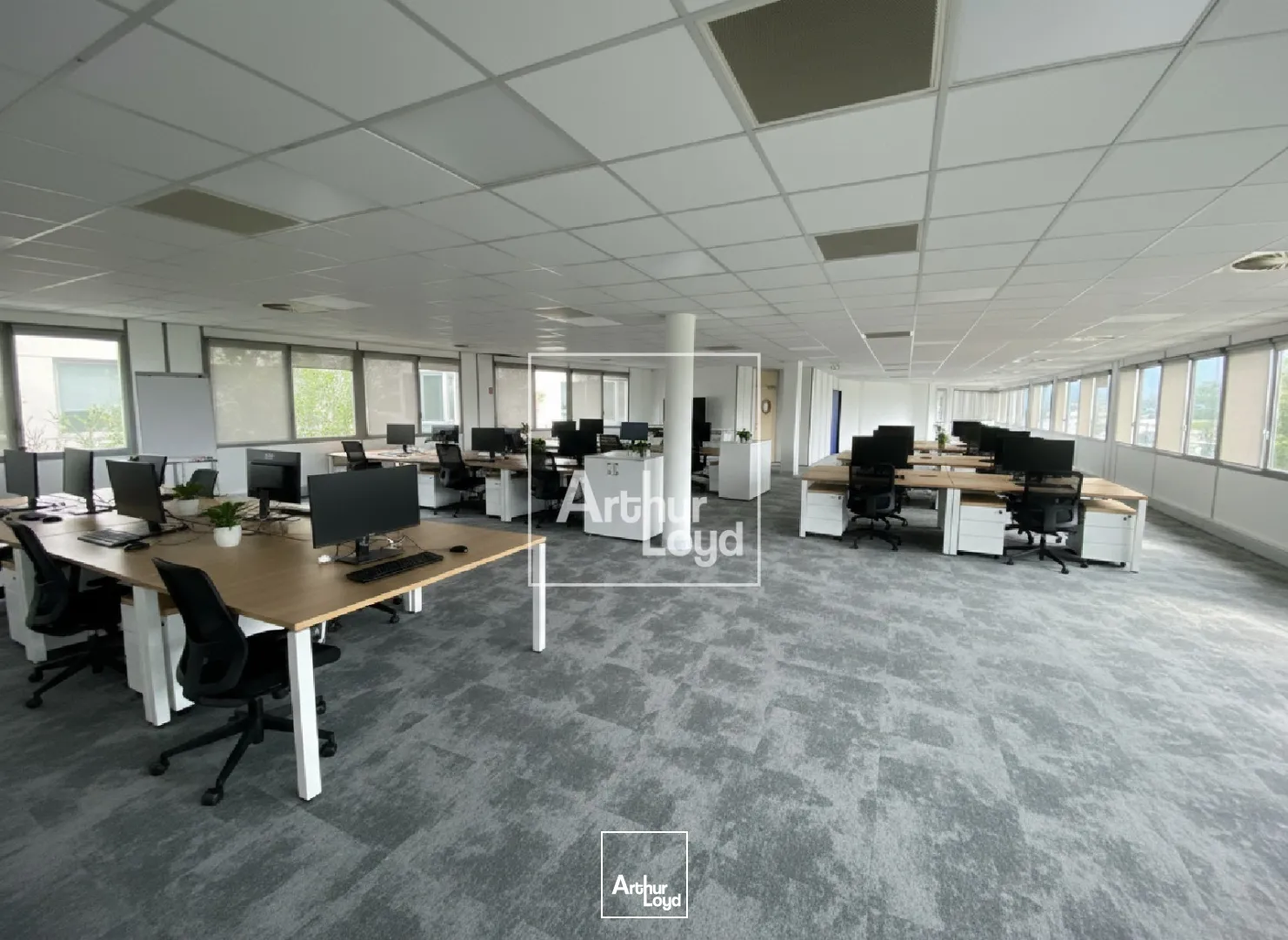 BUREAUX ENTIEREMENT RENOVES - MONTBONNOT