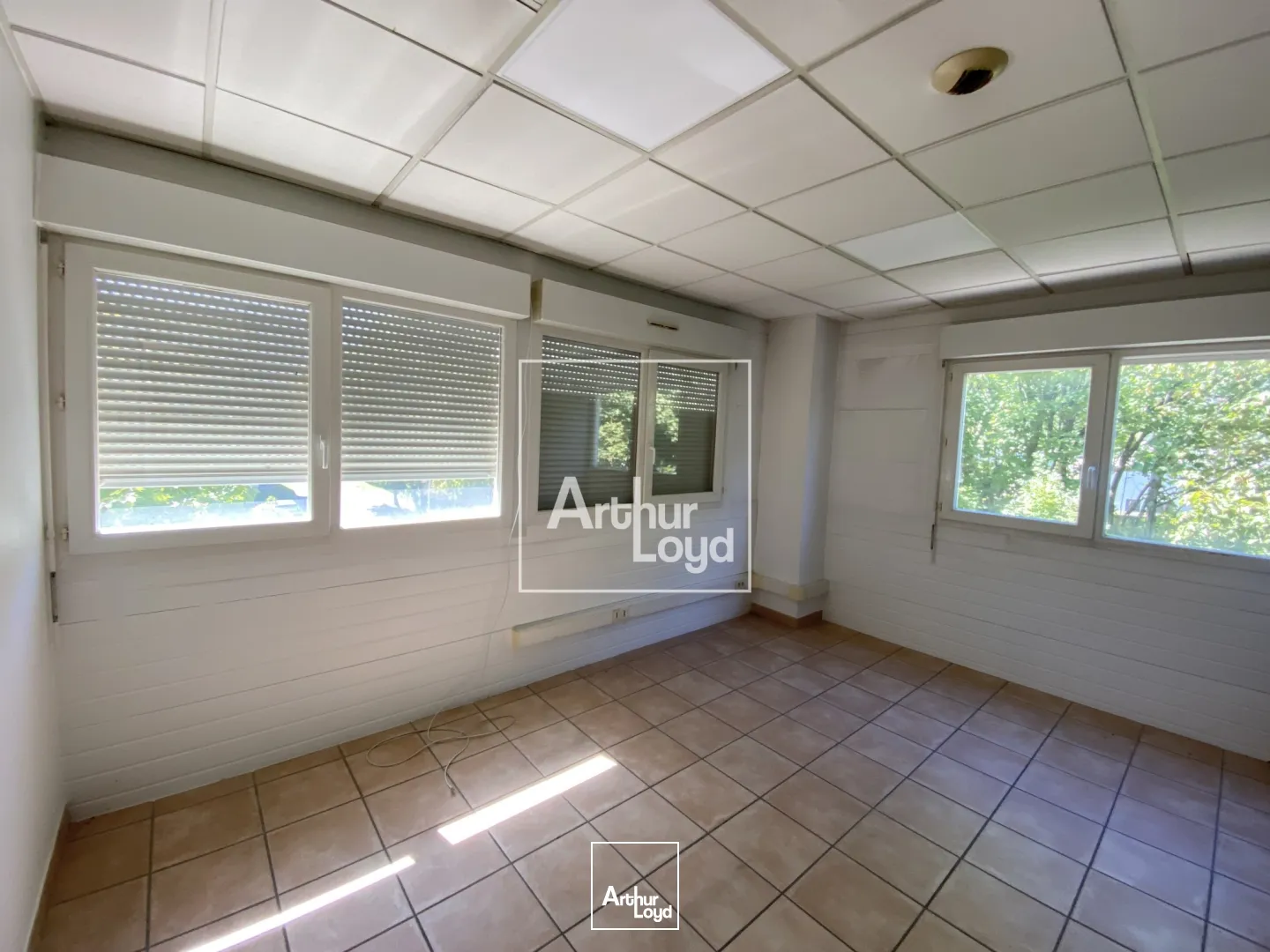 BUREAUX 100 M² A VENDRE OU A LOUER - VARCES 