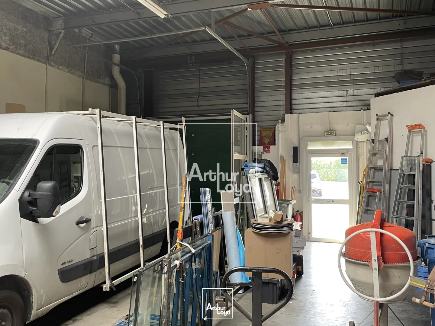 local d'activité - Négoce 365 m² environ