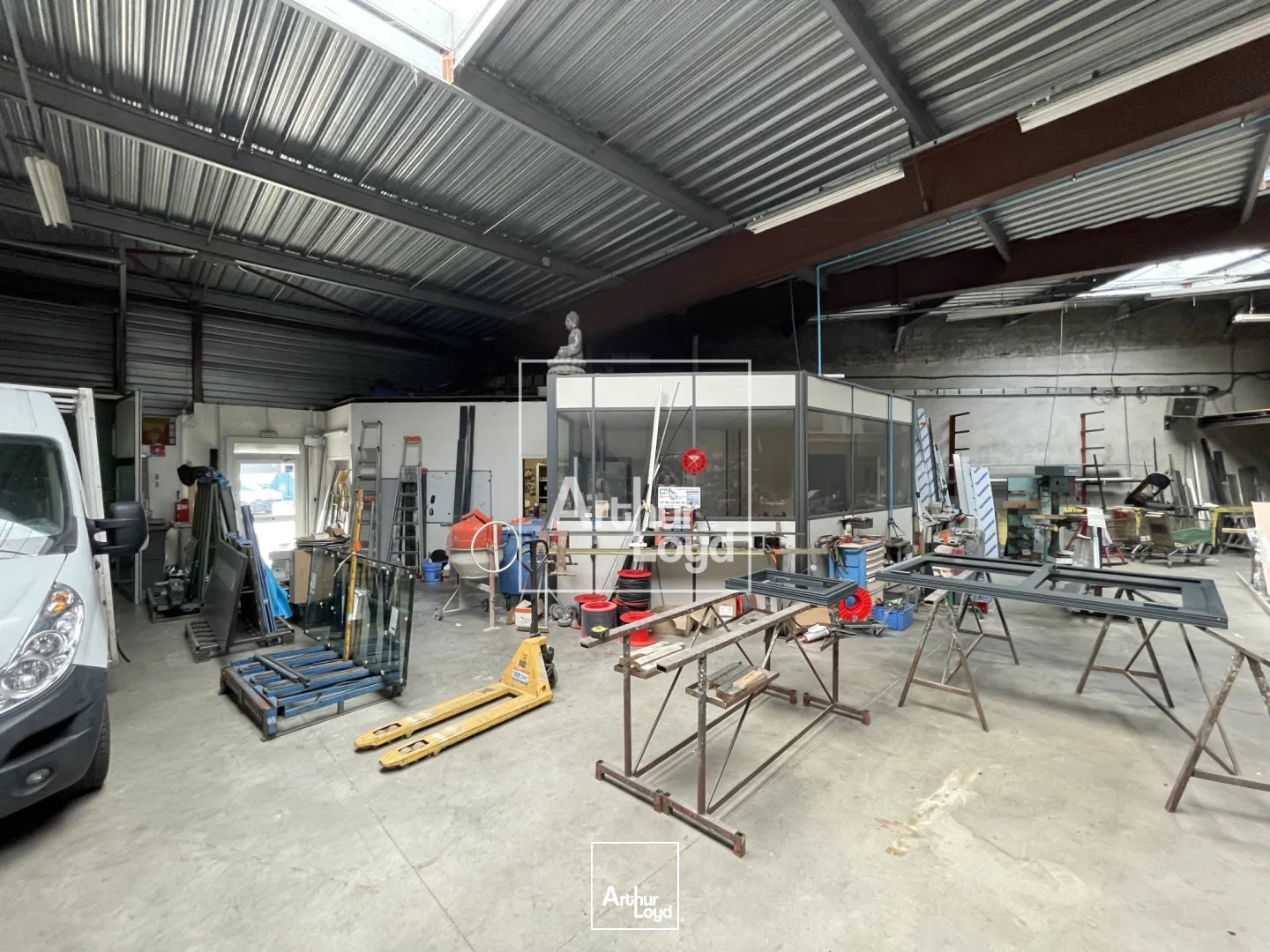 local d'activité - Négoce 365 m² environ