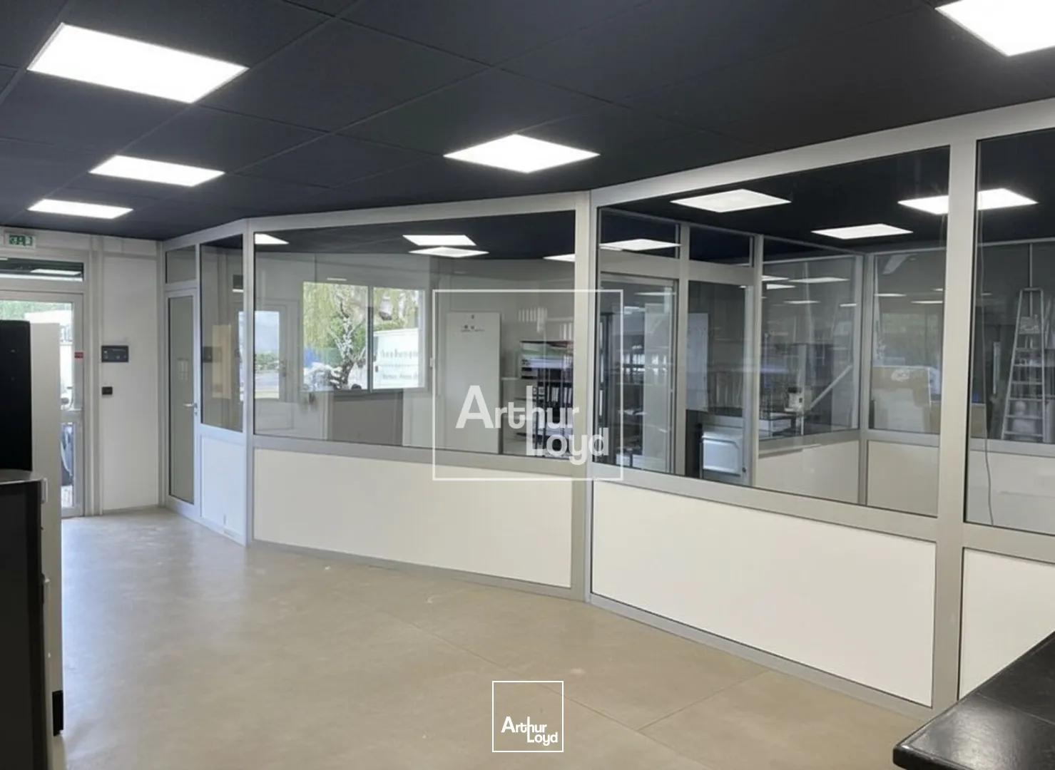 local d'activité - Négoce 347 m² environ