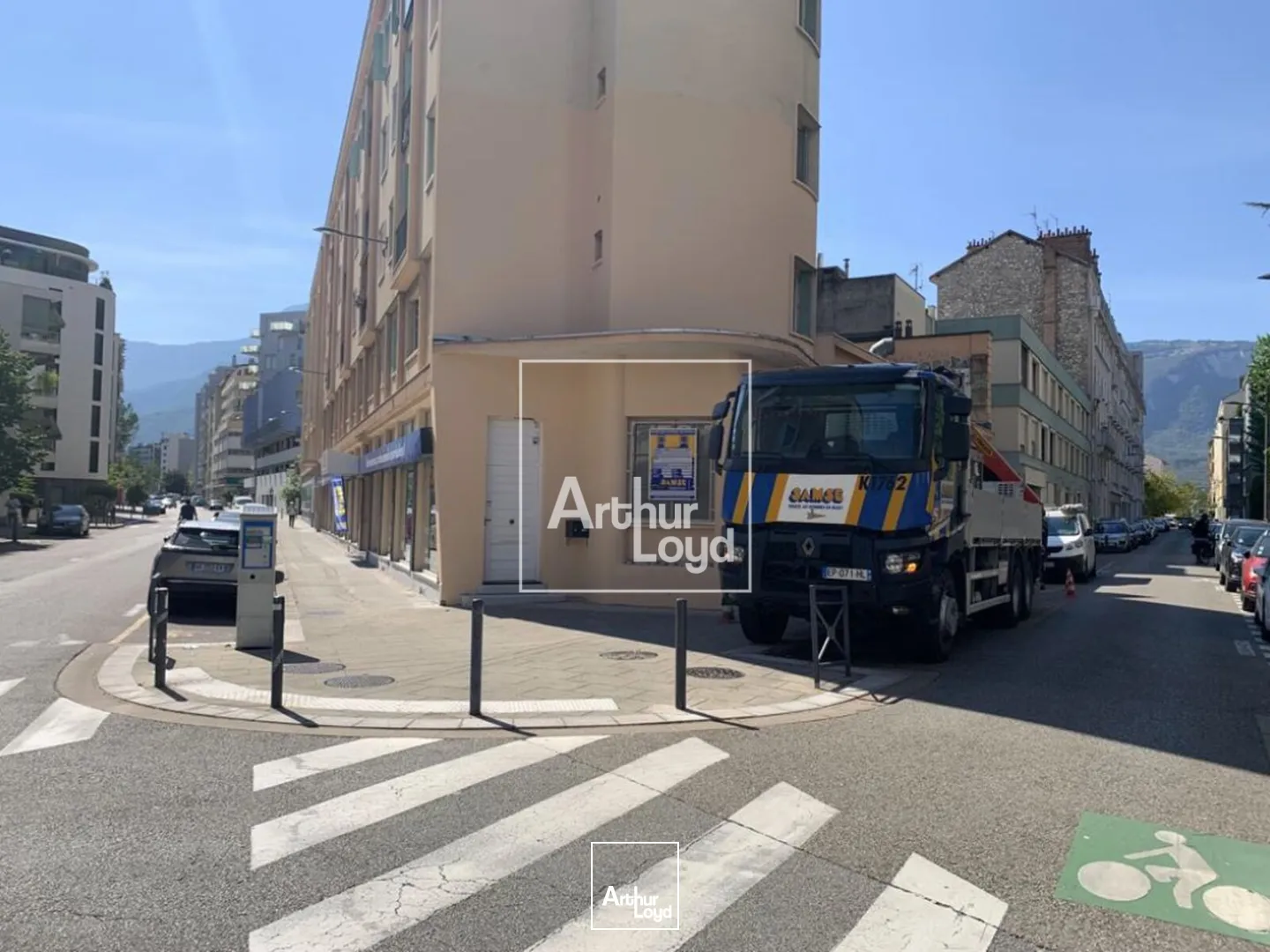 local commercial 698 m² location Grenoble